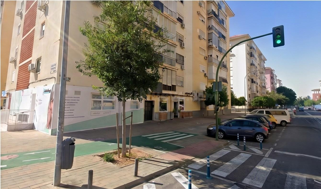 Inmueble Ocupado-Sin Posesión. Piso en venta en Avda. Ildefonso Marañón Lavín (Parque Alcosa)