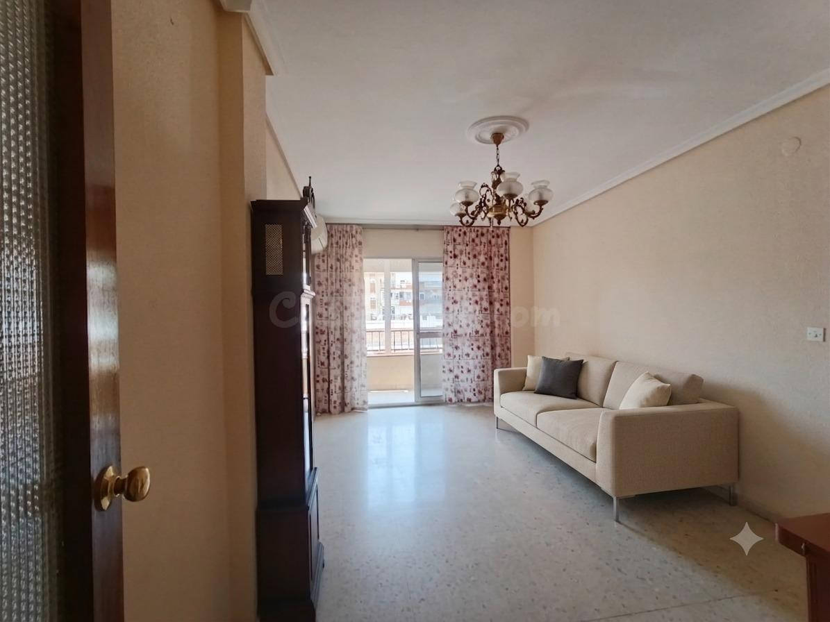 ¡Tu nuevo hogar te espera! Piso luminoso con balcón y excelente ubicación.
