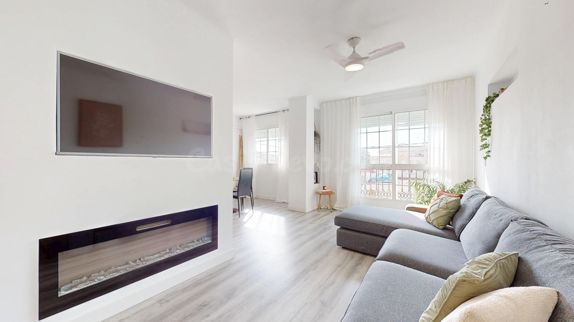 DOS PISOS UNIDOS EN UNO: VIVIENDA MODERNA Y REFORMADA EN PILAR DE LA HORADADA
