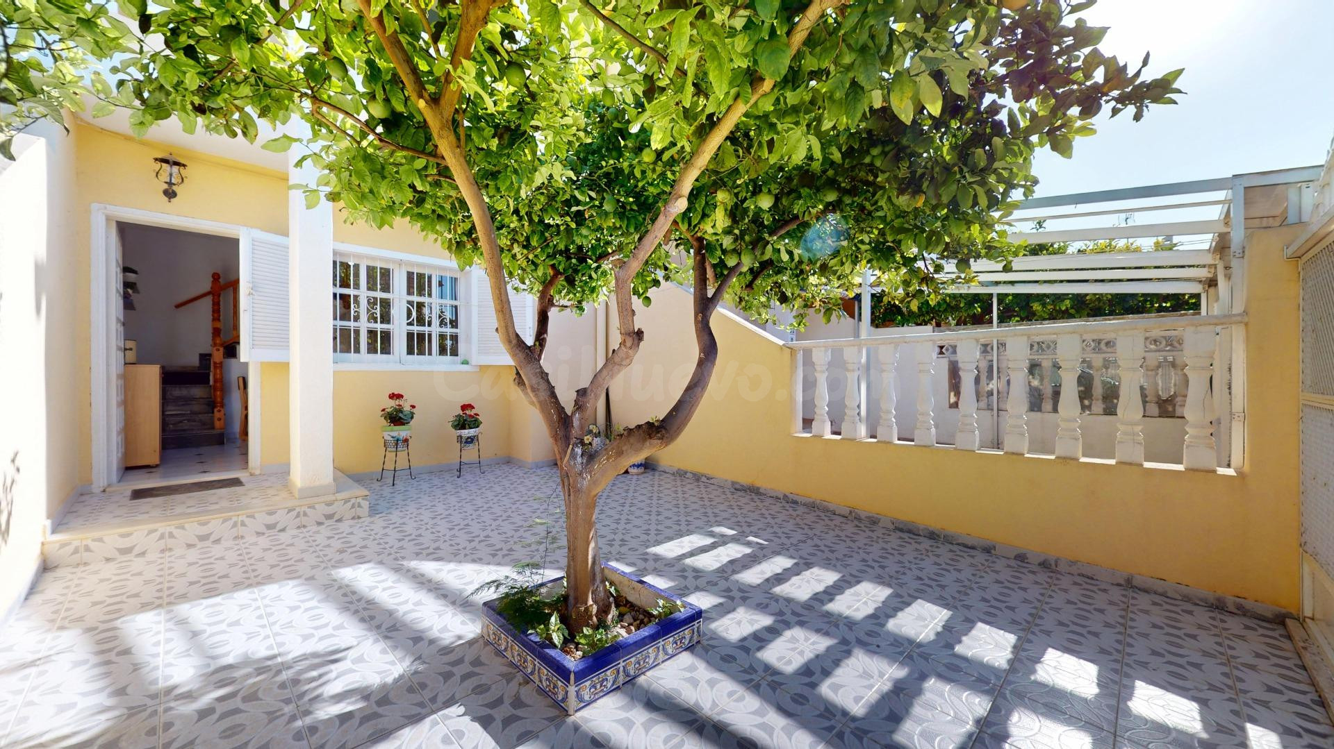 Un hogar con encanto,  dos dormitorios, jardín privado  y patio , a cinco minutos de la playa en Lo Pagán