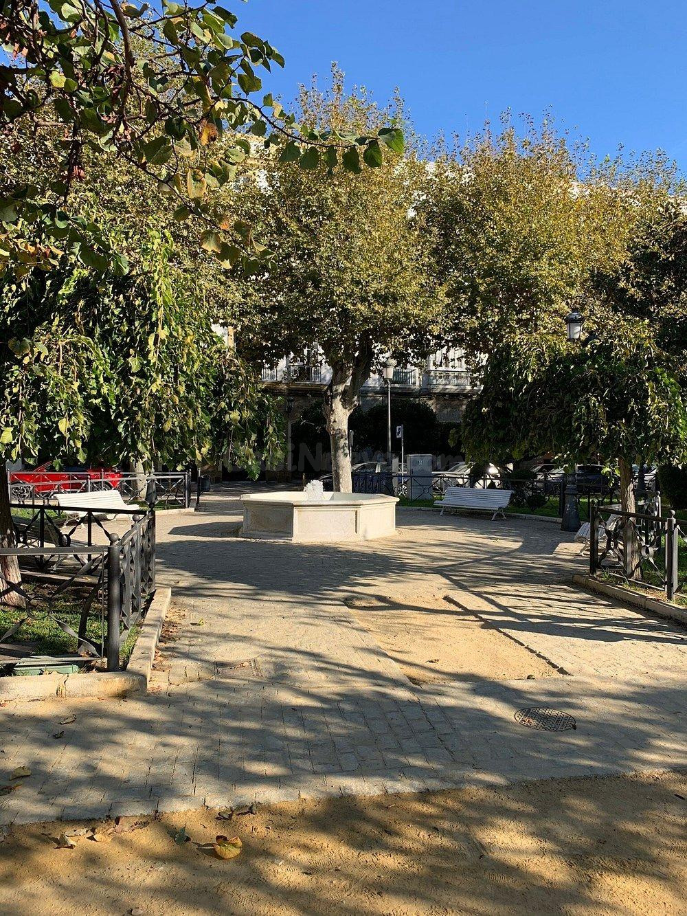 ¡¡¡ÁTICO A REFORMAR JUNTO A LA PLAZA DE MINA!!! - foto 3