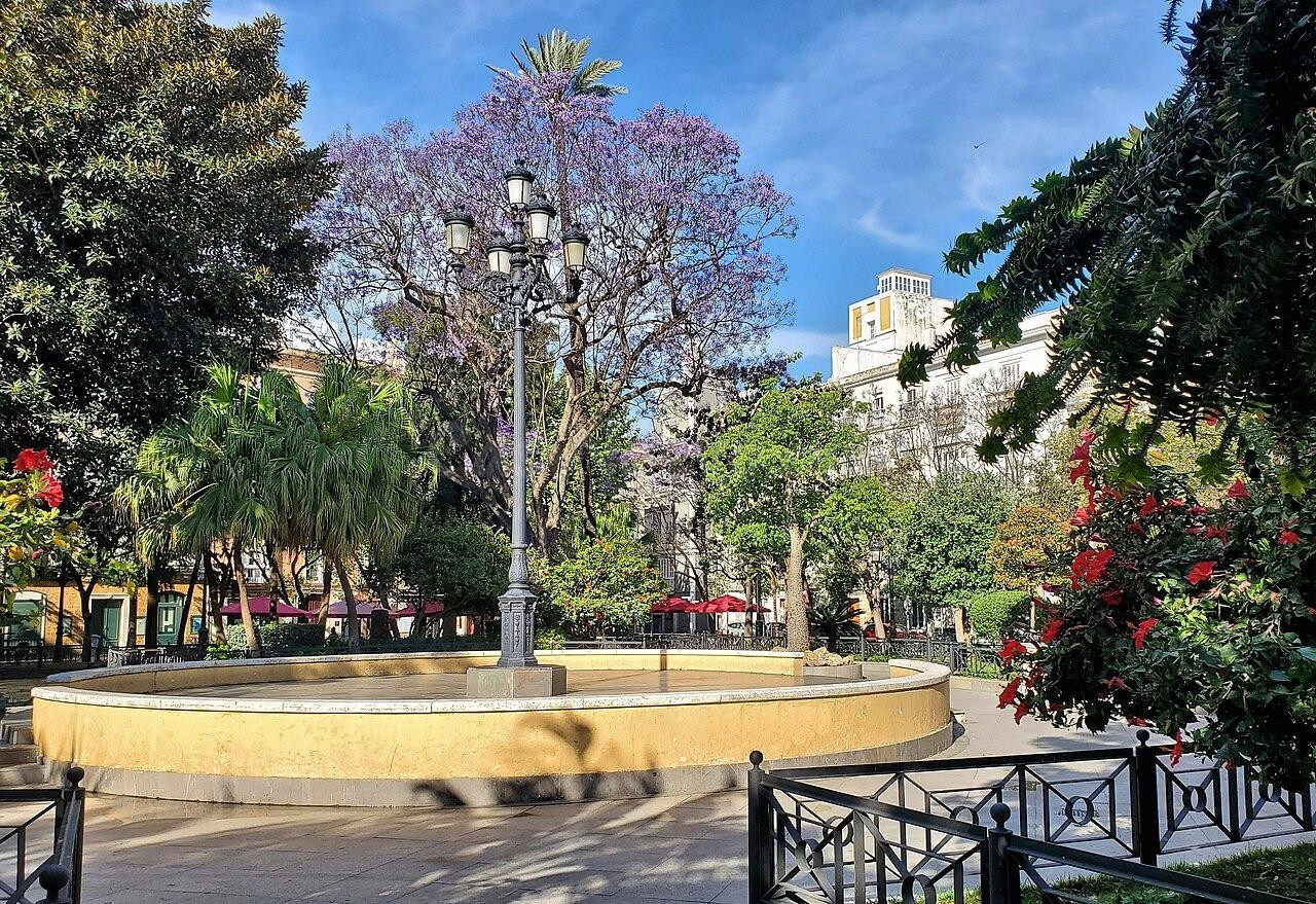 ¡¡¡ÁTICO A REFORMAR JUNTO A LA PLAZA DE MINA!!! - foto 4