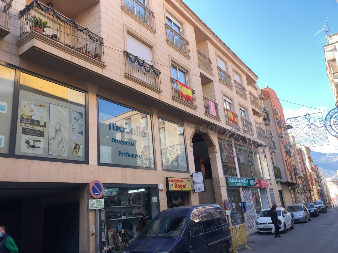 Excelente PISO junto Teatro Cervantes-Abaran.