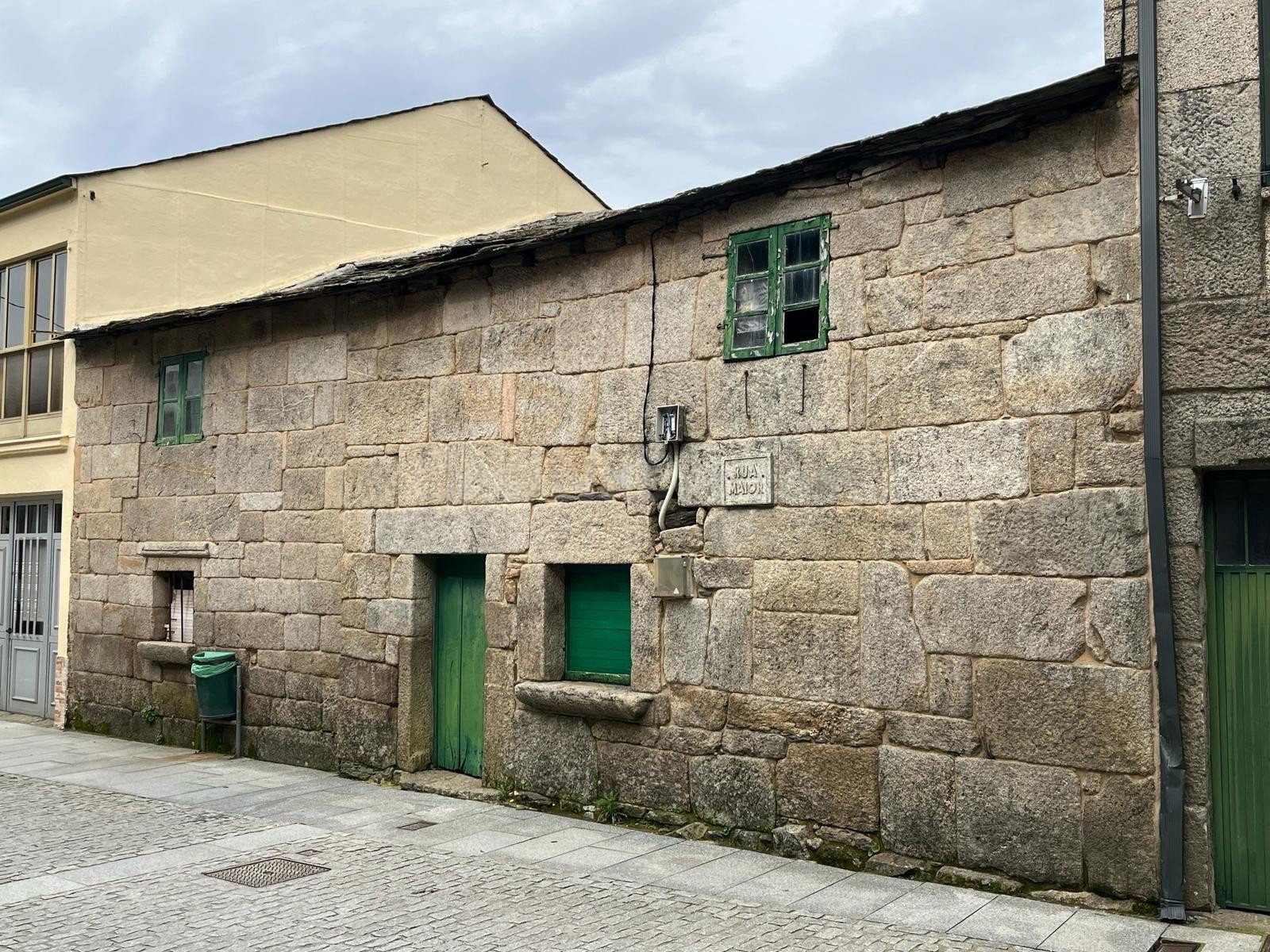 CASA CON TERRENO DE 1200M2 PARA REFORMAR A 1KM DE LA ESTACIÓ - foto 3