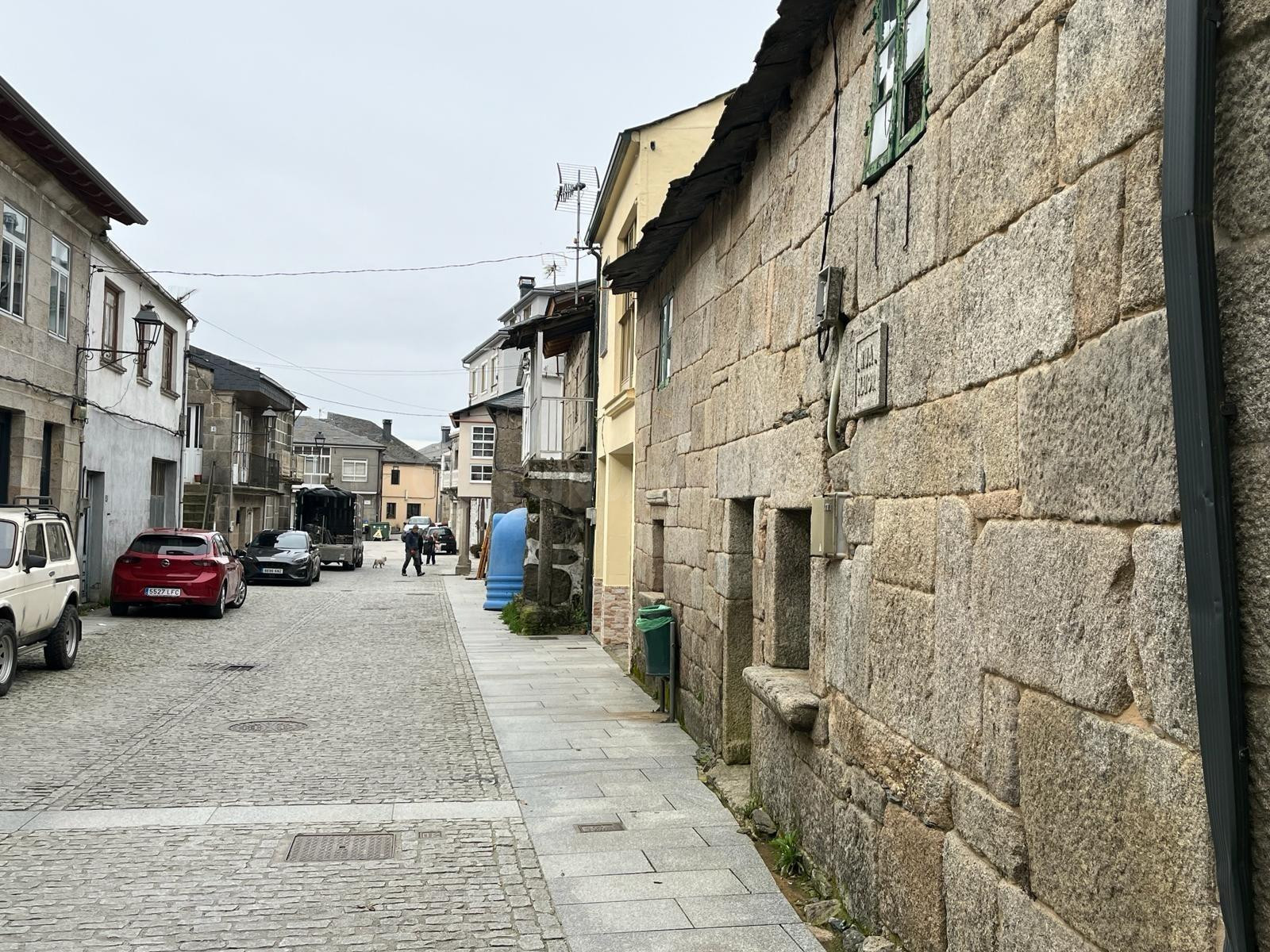CASA CON TERRENO DE 1200M2 PARA REFORMAR A 1KM DE LA ESTACIÓ - foto 5