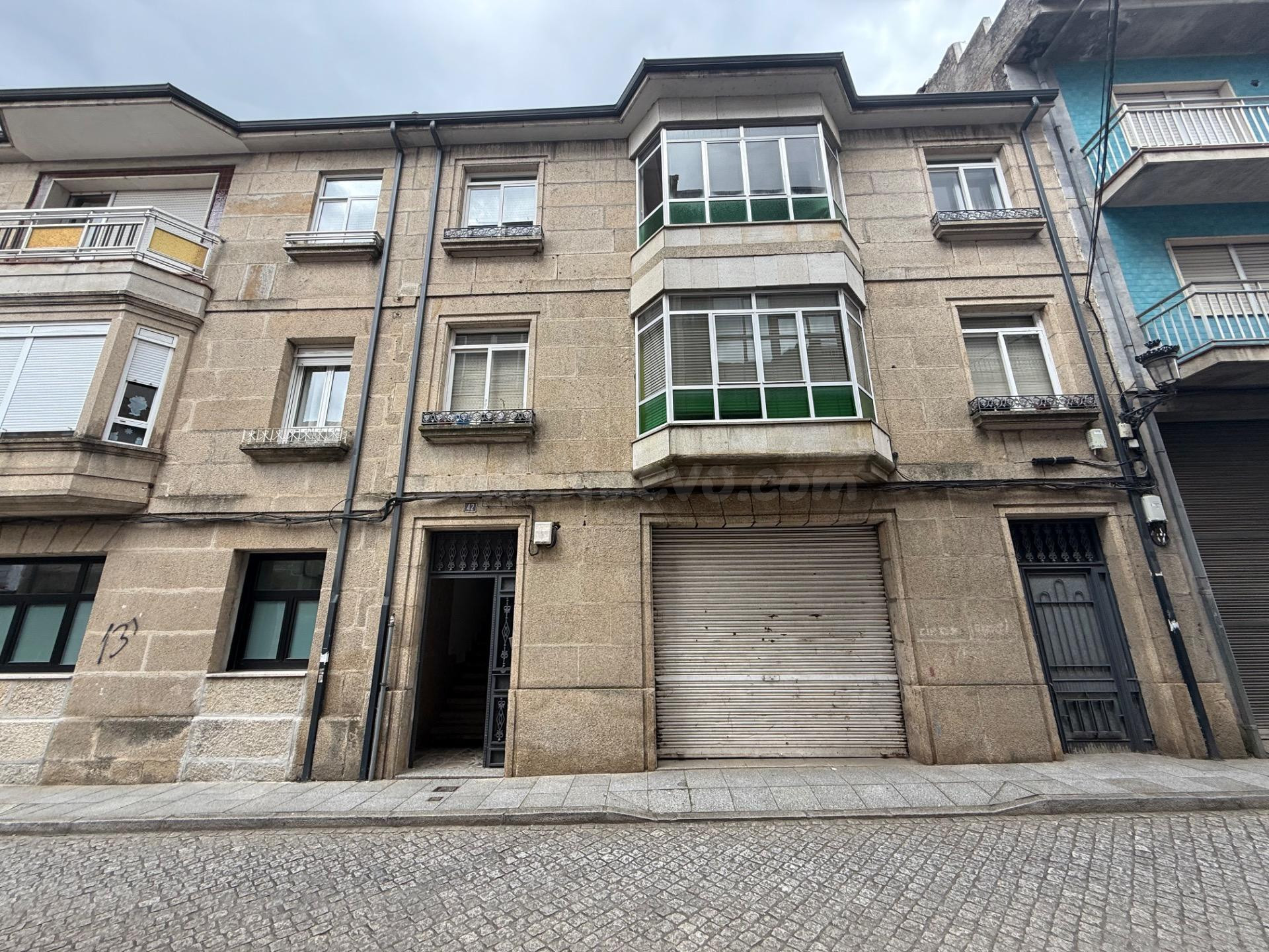 VENTA DE EDIFICIO CON FINCA EN VERÍN - foto 2