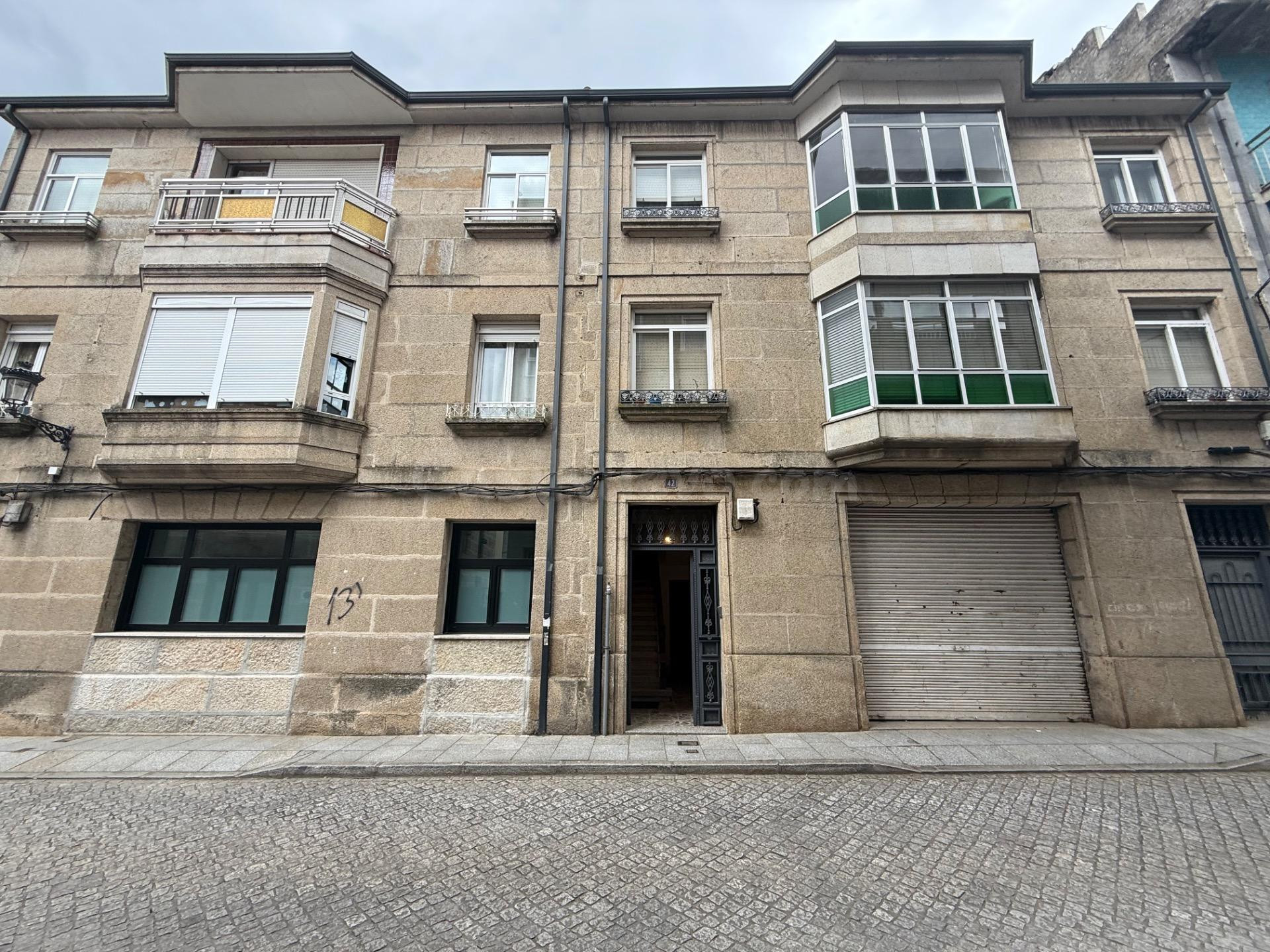 VENTA DE EDIFICIO CON FINCA EN VERÍN - foto 3