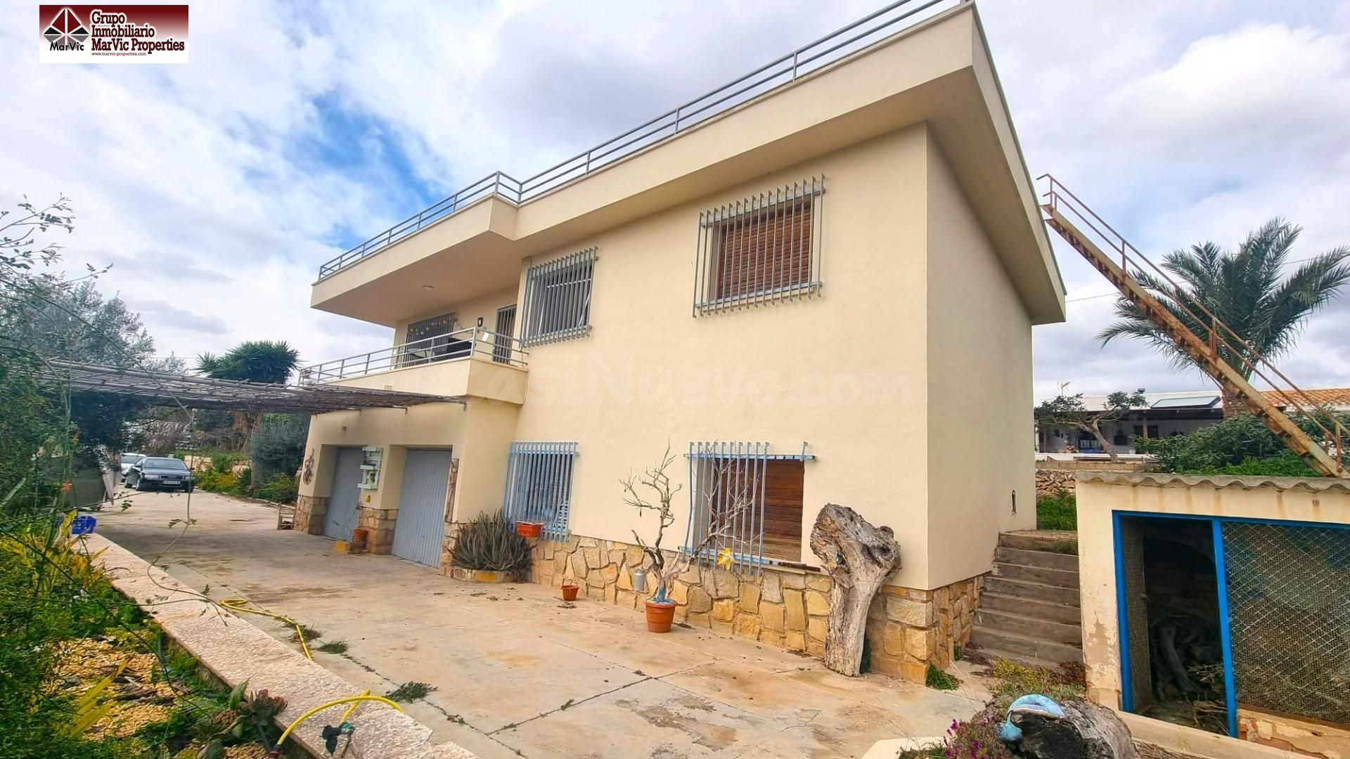 Parcela Rustica con casa en Benidorm
