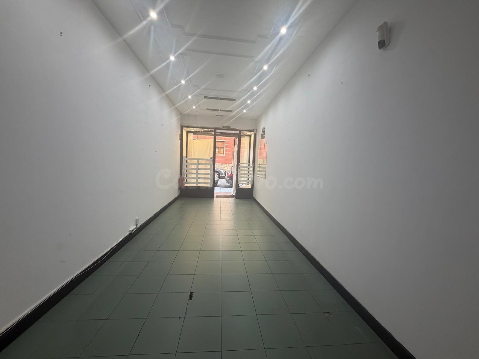 Gran local comercial en 3 plantas en C/ Nafarroa (Centro de  - foto 4