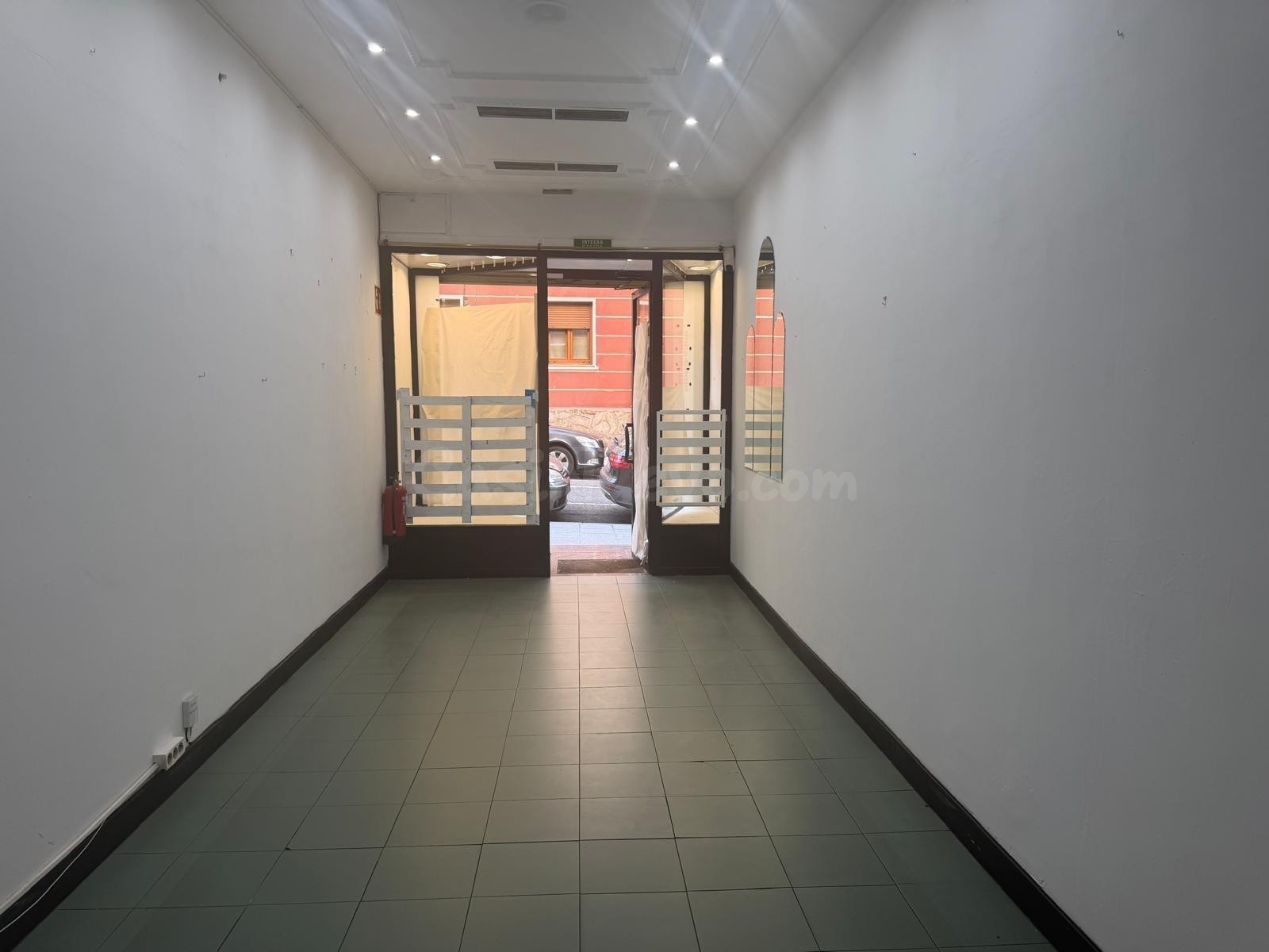 Gran local comercial en 3 plantas en C/ Nafarroa (Centro de  - foto 5