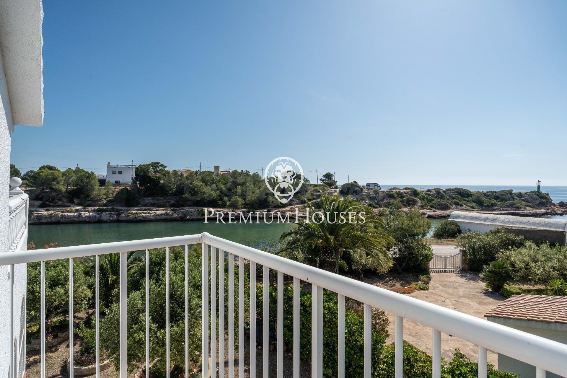 Casa con piscina en primera línea del Port de l'Estany