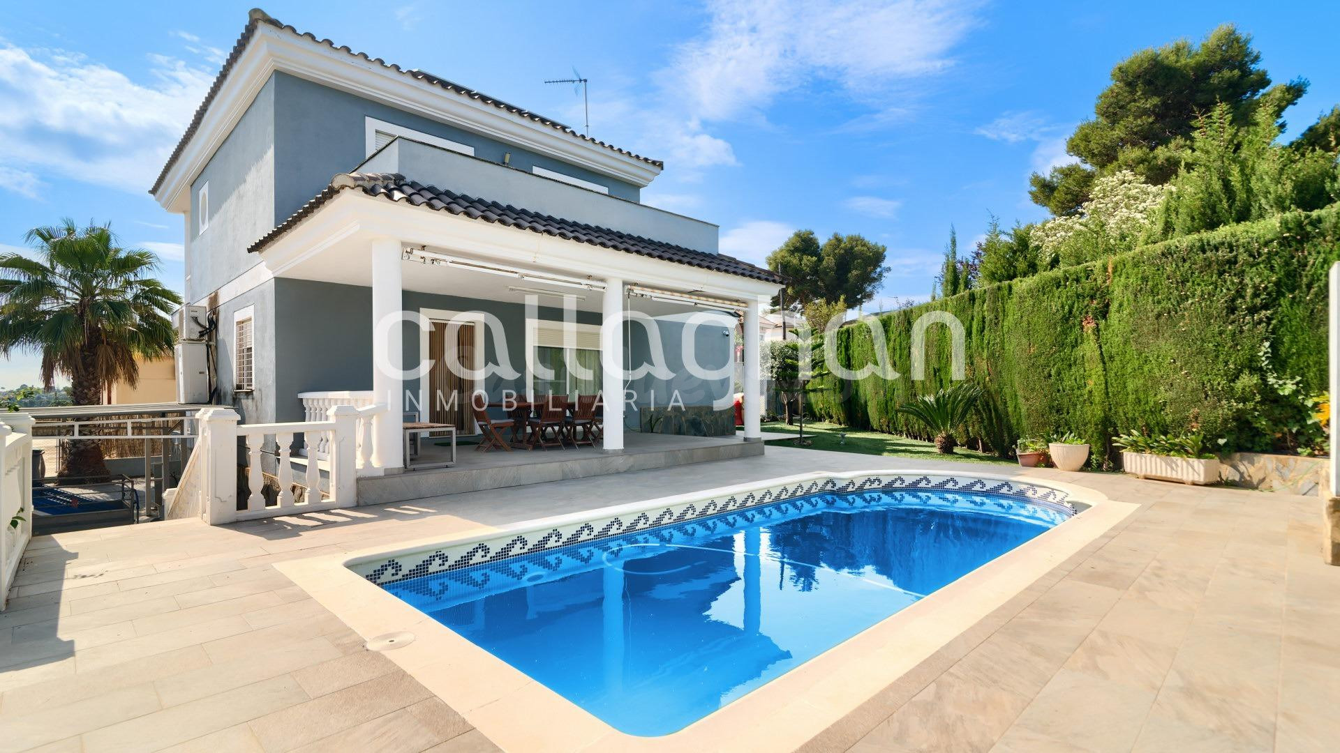Impresionante chalet en Colinas de Venta Cabrera