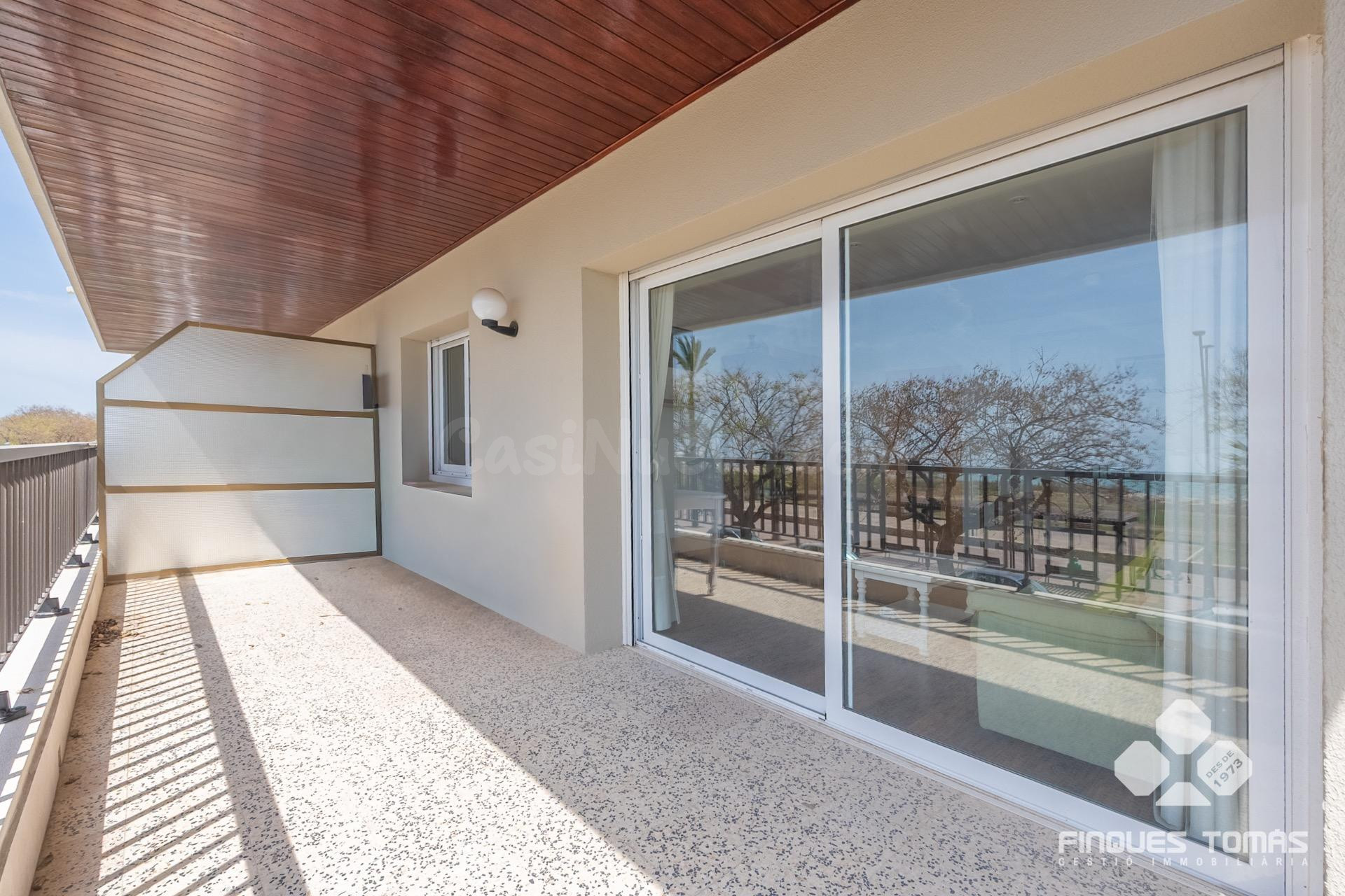 Piso reformado en primera línea en Segur de Calafell - foto 4