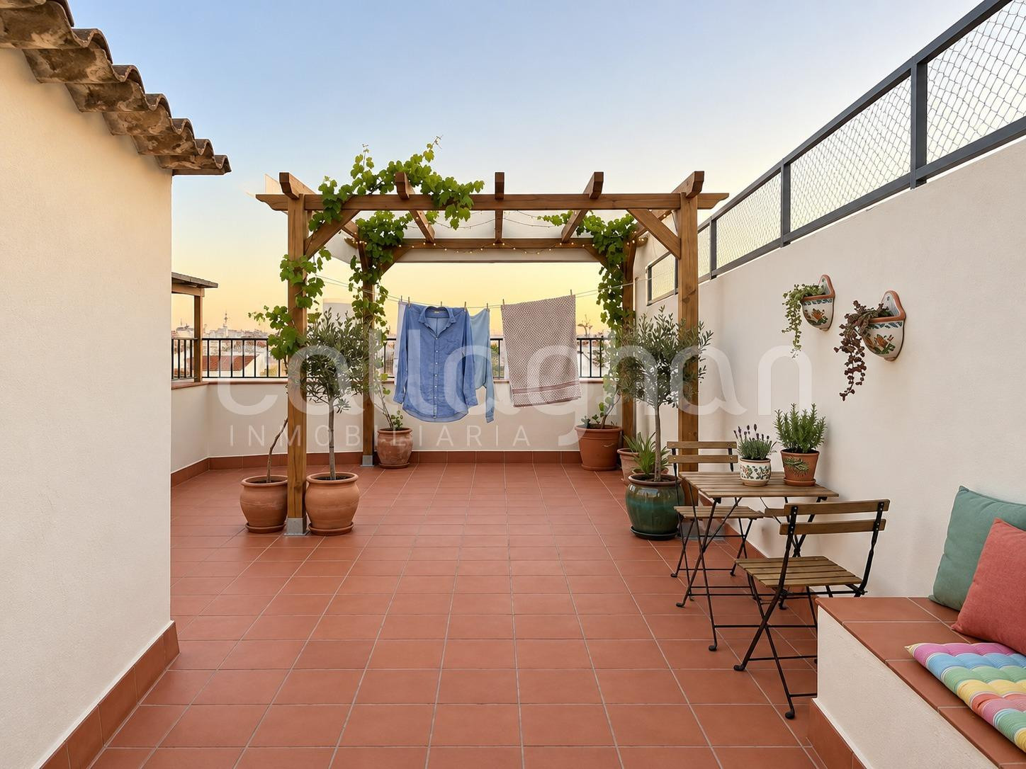 Ático con terraza en Malilla: una oportunidad única para cre - foto 4
