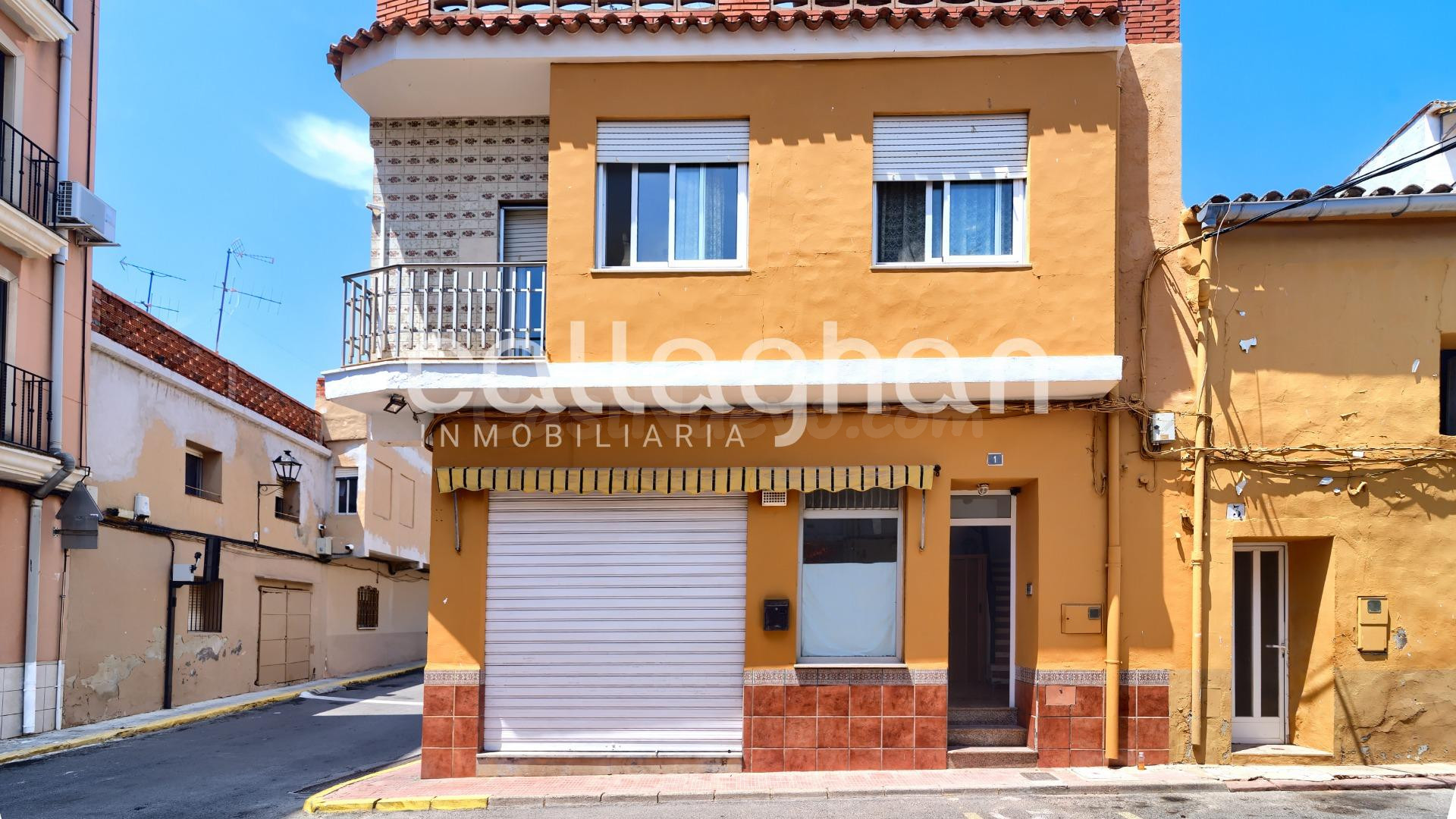Se vende vivienda esquinera con múltiples posibilidades