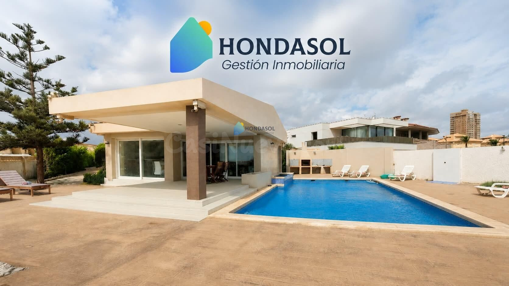 Se vende espectacular Chalet zona Plaza Bohemia en La Manga del Mar Menor. 1ª linea Mar Mediterraneo