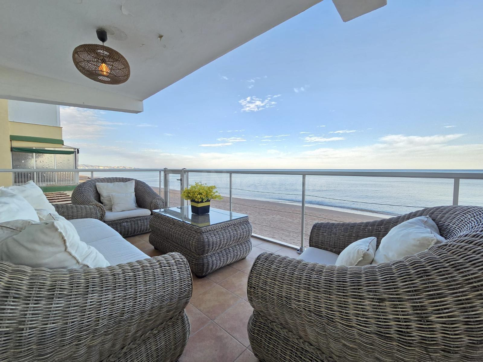 ESPECTACULAR APARTAMENTO EN 1a LINEA FRENTE AL MAR EN TAVERNES DE LA VALLDIGNA