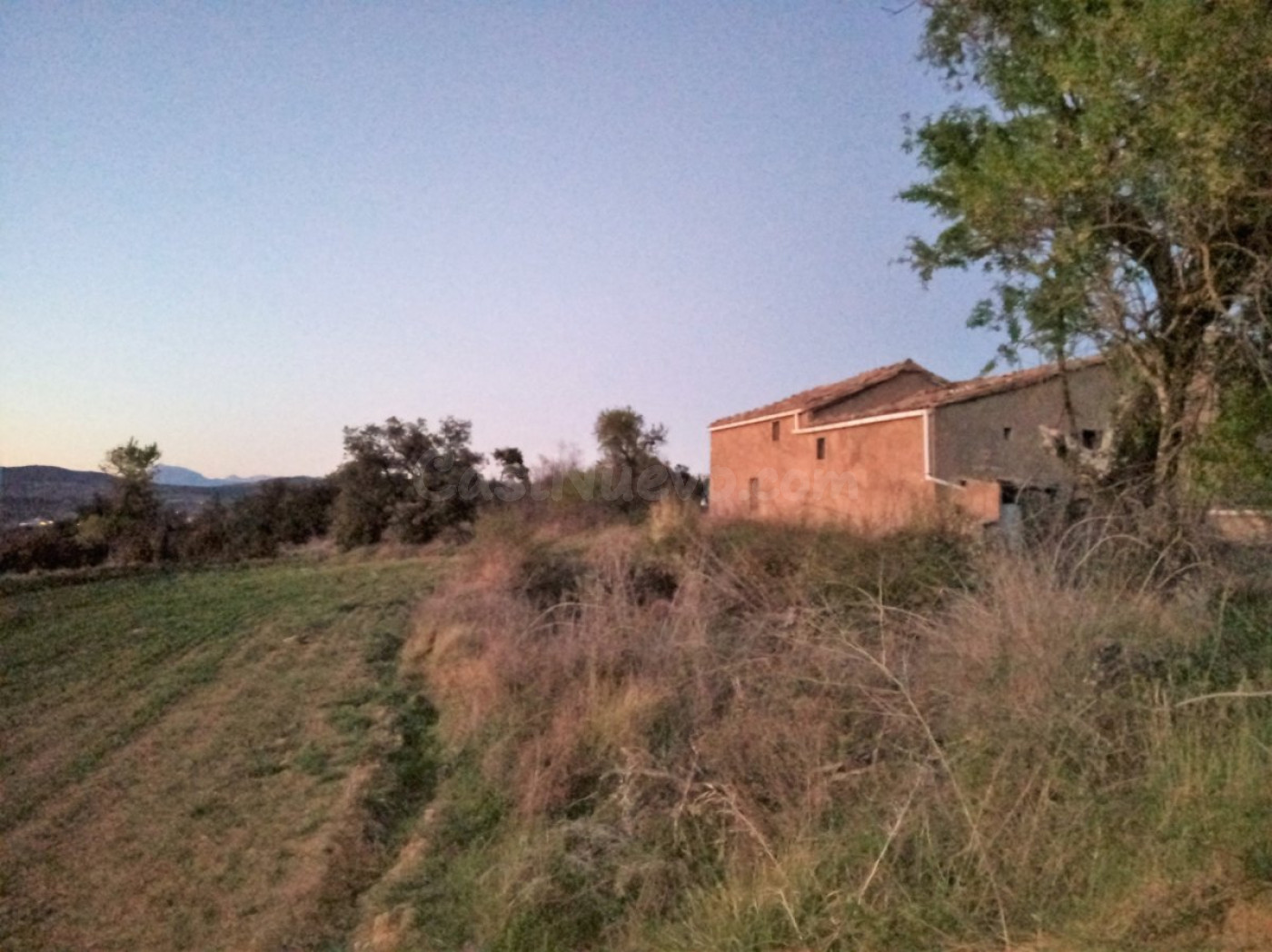 Finca rústica con casa, pajar y corrales en Benabarre - foto 3