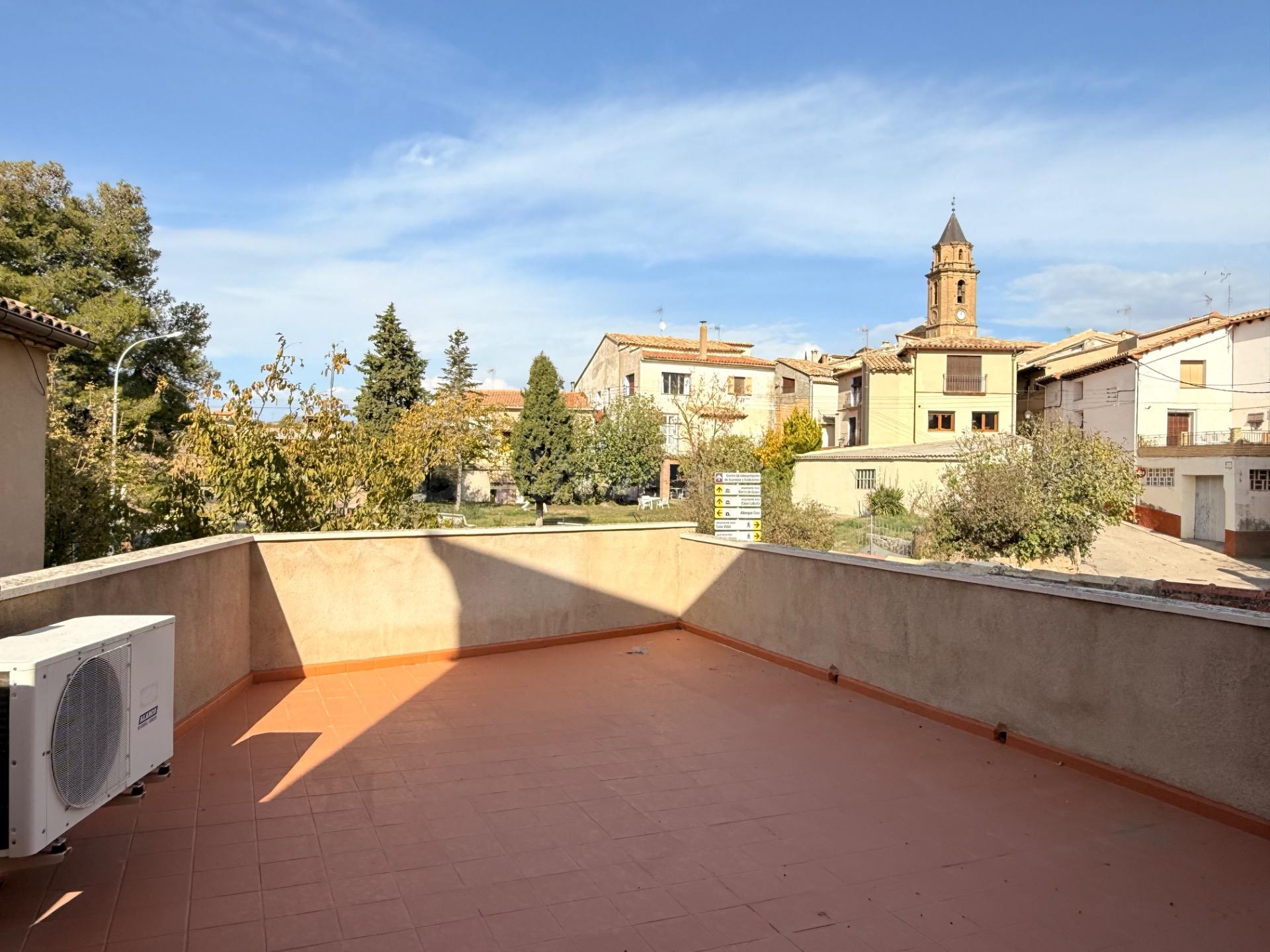 Luminoso piso de 4 habitaciones con gran terraza en ADAHUESC