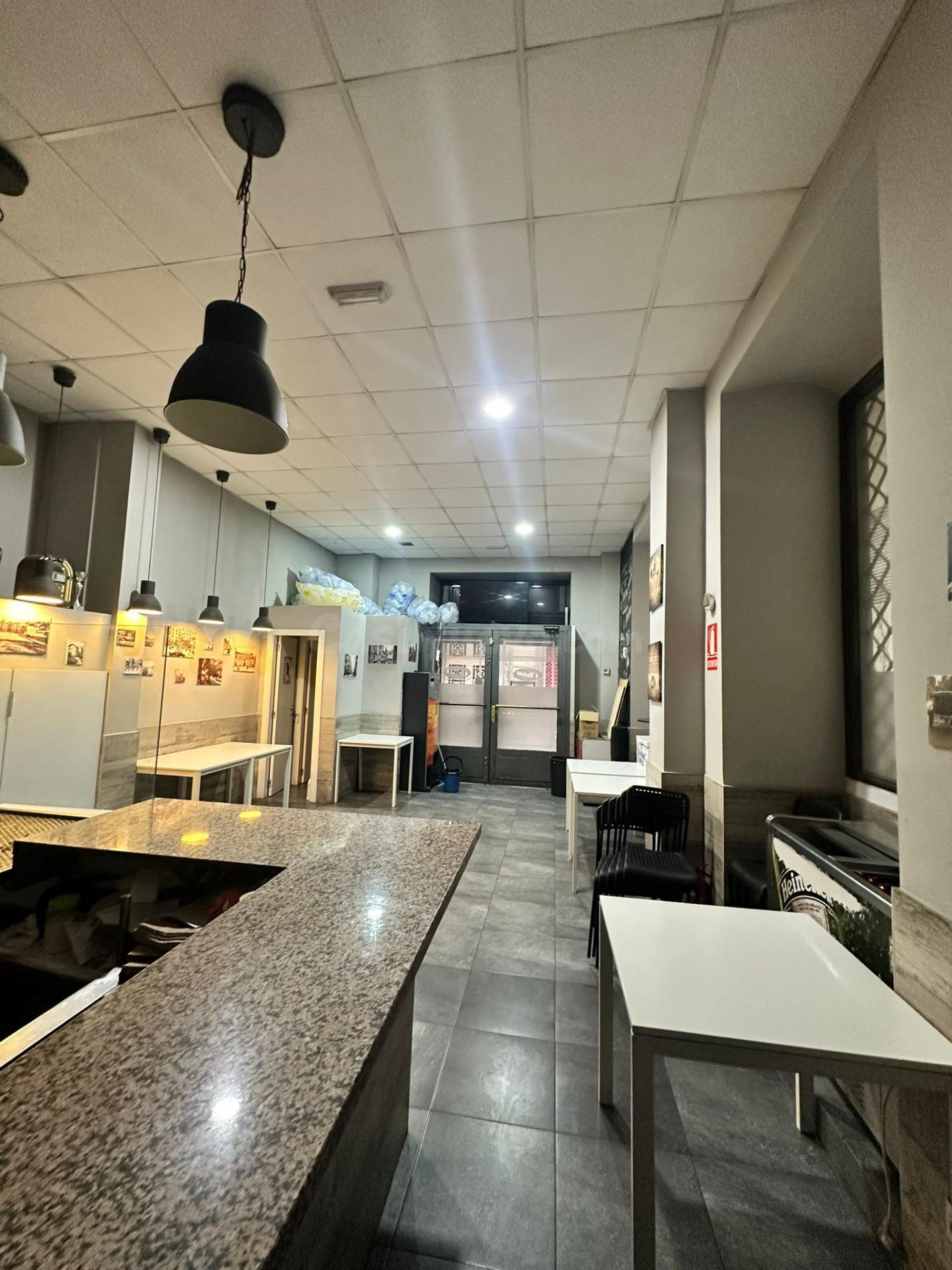 SE VENDE LOCAL COMERCIAL EN PLENO CENTRO-Calle San Nicolás (LADO PLAZA ESPAÑA)