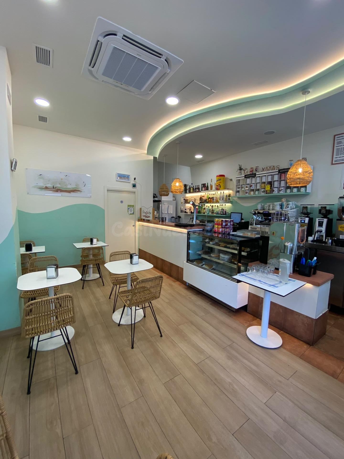 SE TRASPASA CAFETERÍA-HELADERÍA CON CLIENTA CONSOLIDADA EN NUEVO BULEVAR (MAIRENA DEL ALJARAFE).