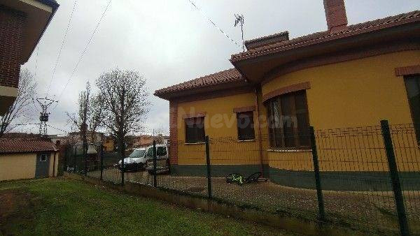 Venta casa en Gordaliza del Pino (León) - foto 2