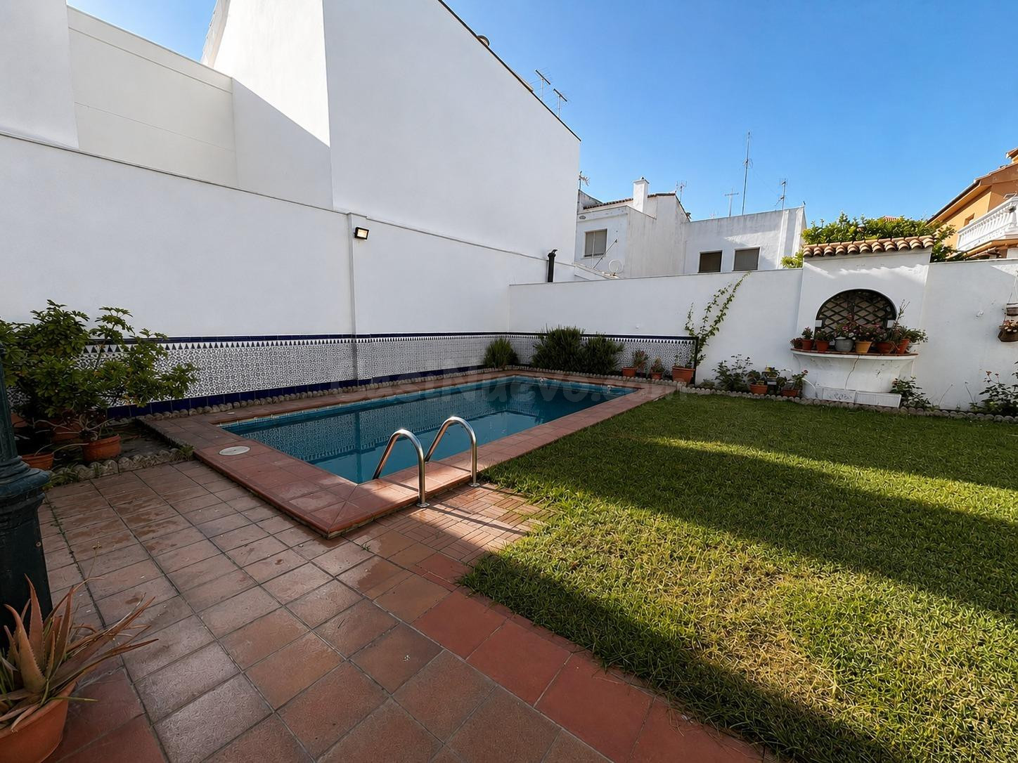 Vivienda independiente con piscina privada y amplios espacios a pocos pasos del mar
