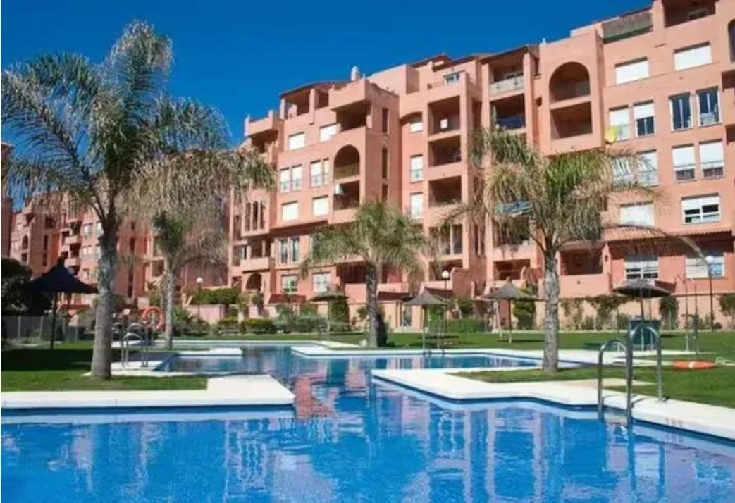 Vive el Mediterráneo a un paso del mar en Manilva