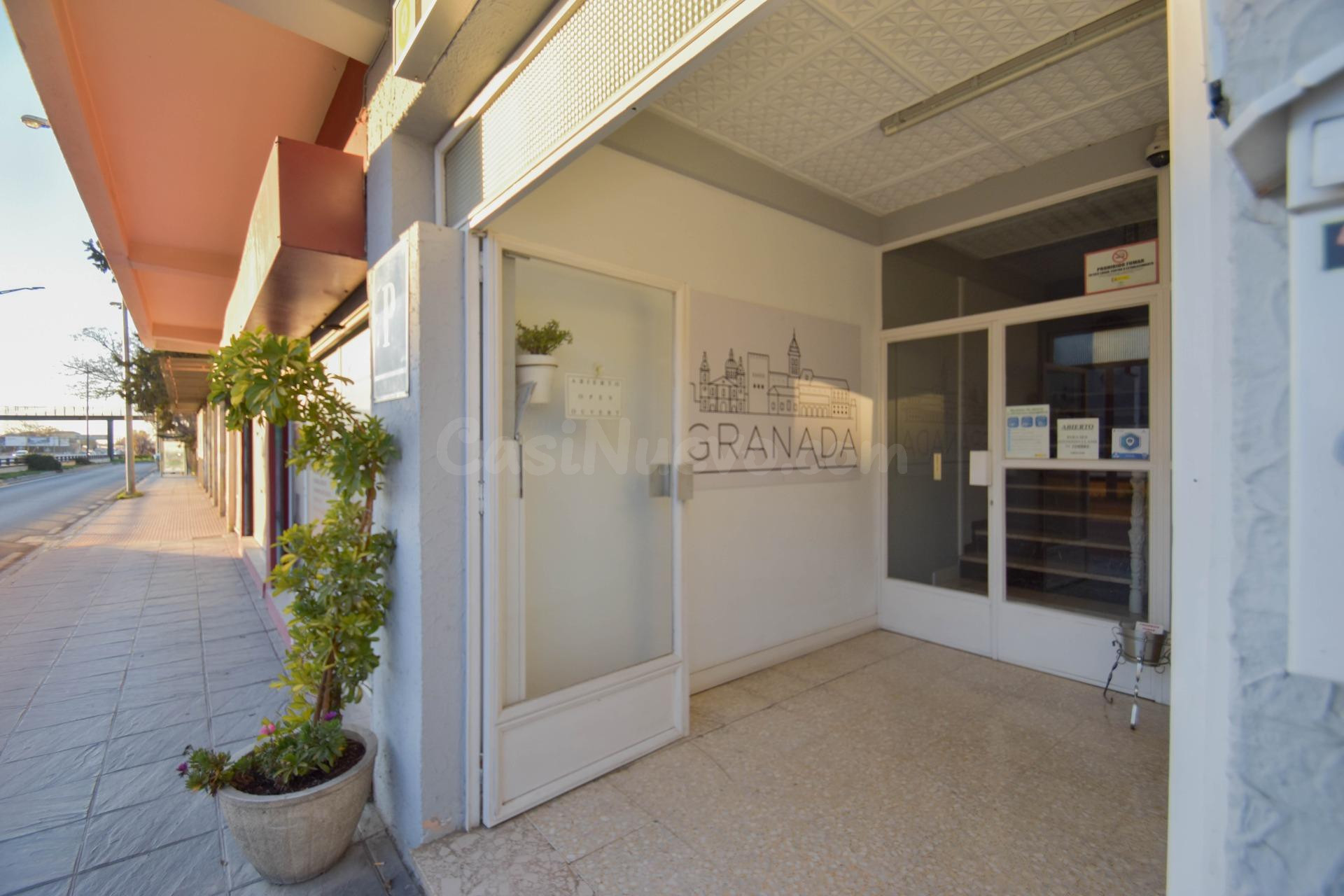 Hostal en Santa Fe 15 habitaciones y piso propio en primera planta