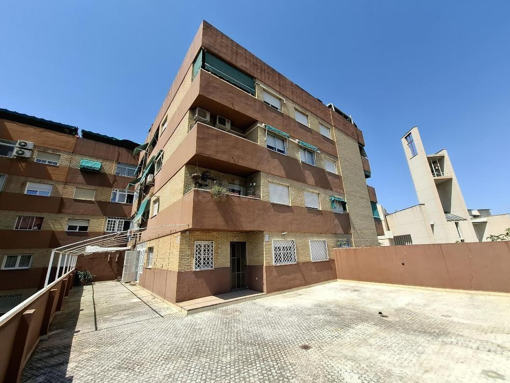 PISO CON TERRAZA DE 121 M2 A LA VENTA EN EL ZAIDIN (GRANADA)