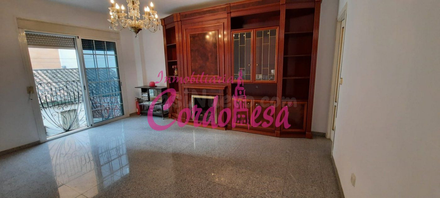 Casa 6 habitaciones 280m² en venta - Av. Barcelona - Viñuela - Rescatado