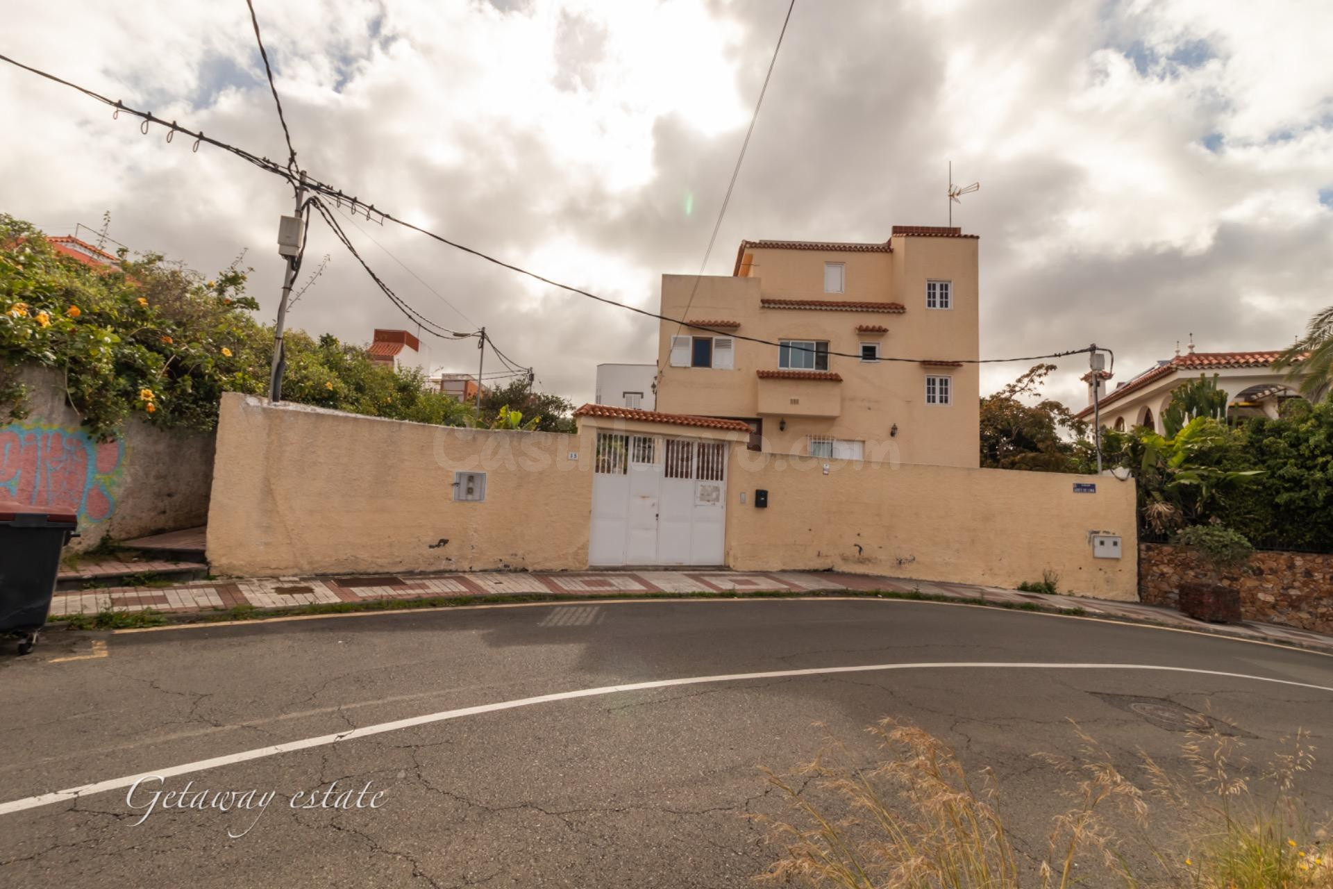 Casa en venta - Propiedad con dos viviendas independientes.