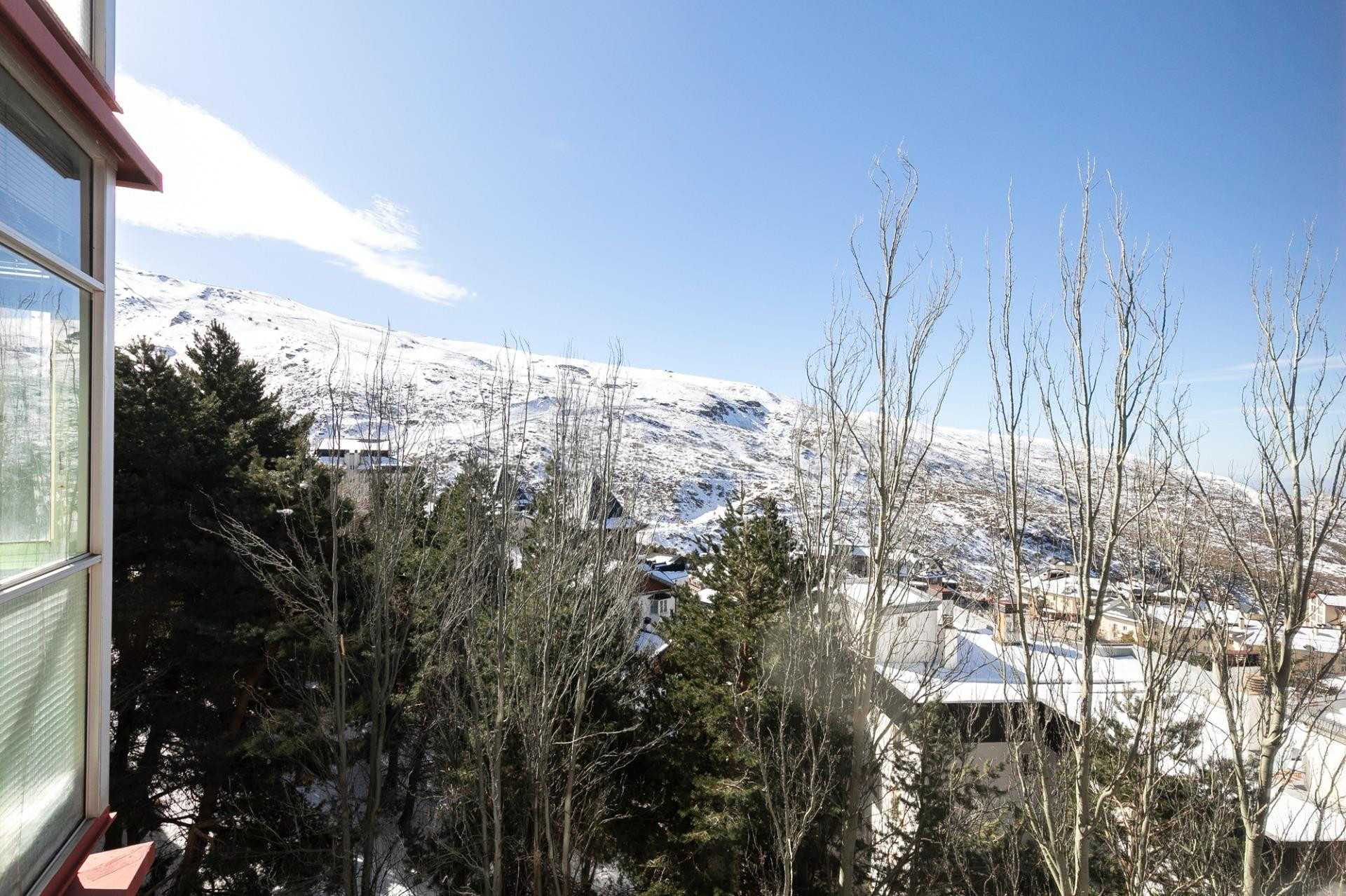 **Dúplex en Sierra Nevada: Tu Refugio Ideal en el Edificio Europa**