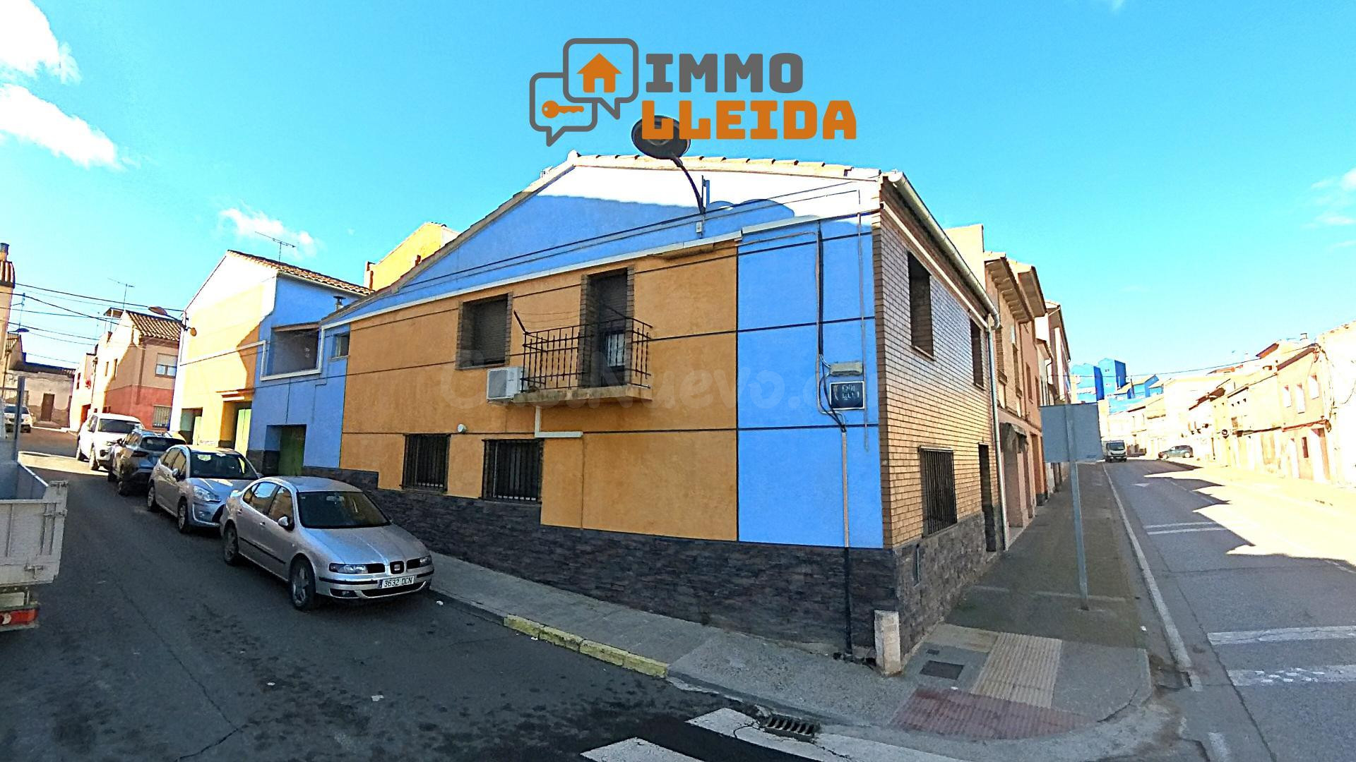 OPORTUNIDAD Casa en Binéfar con mucho espacio - foto 2
