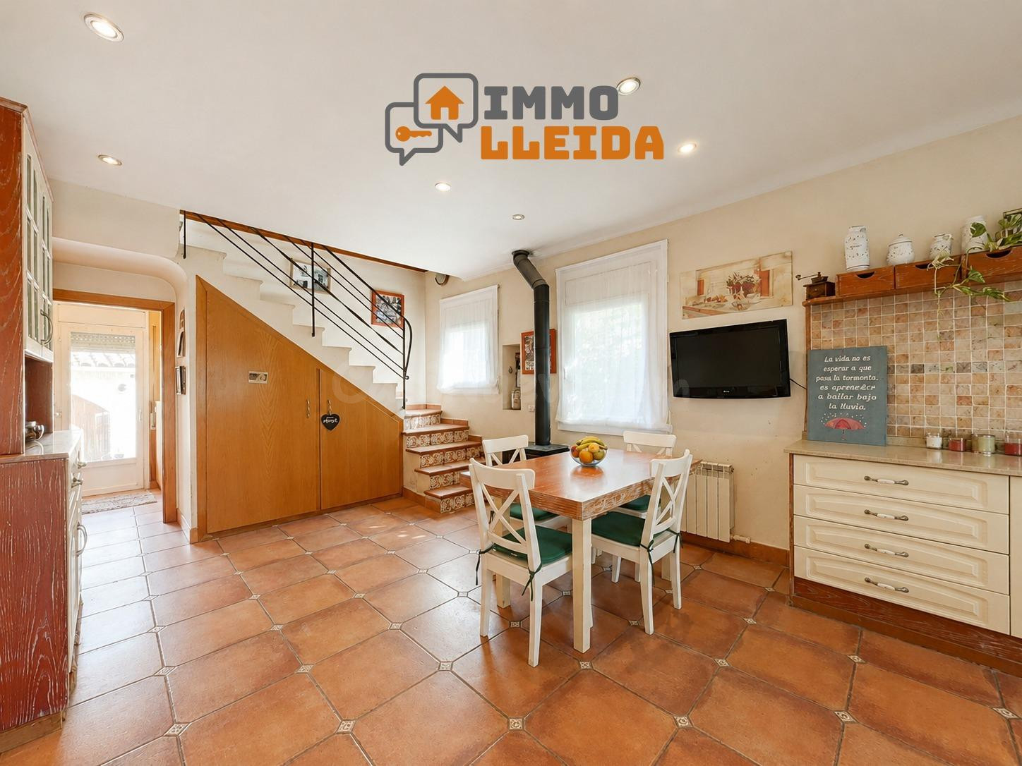 Casa de estilo rústico con patio y mucho encanto en Calaf
