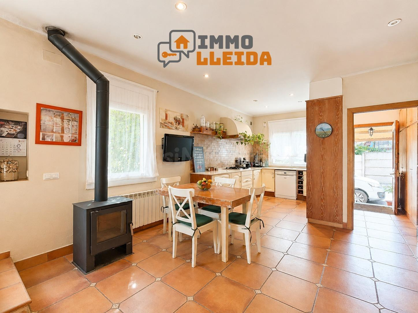 Casa de estilo rústico con patio y mucho encanto en Calaf - foto 2