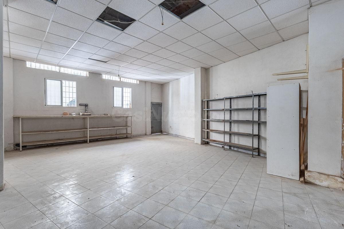 Magnífico local en pleno centro de Baza ideal como inversión o para montar tu propio negocio.