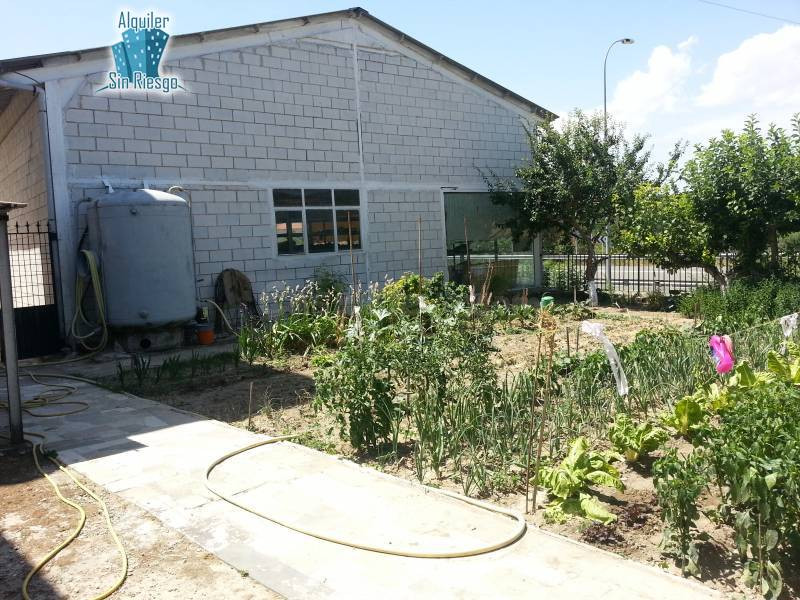 ALQUILER TXOKO CON TERRENO EN LA PUEBLA DE ARGANZÓN. ALQUILE