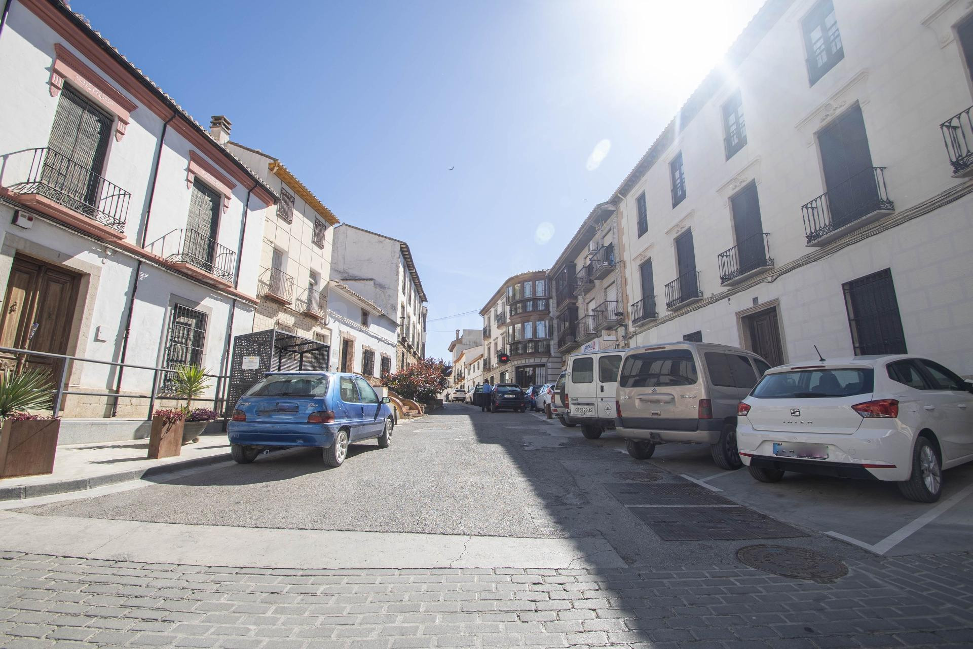 Casa Señorial con Gran Patio en el Centro de Íllora – Ideal para Vivienda o Negocio
