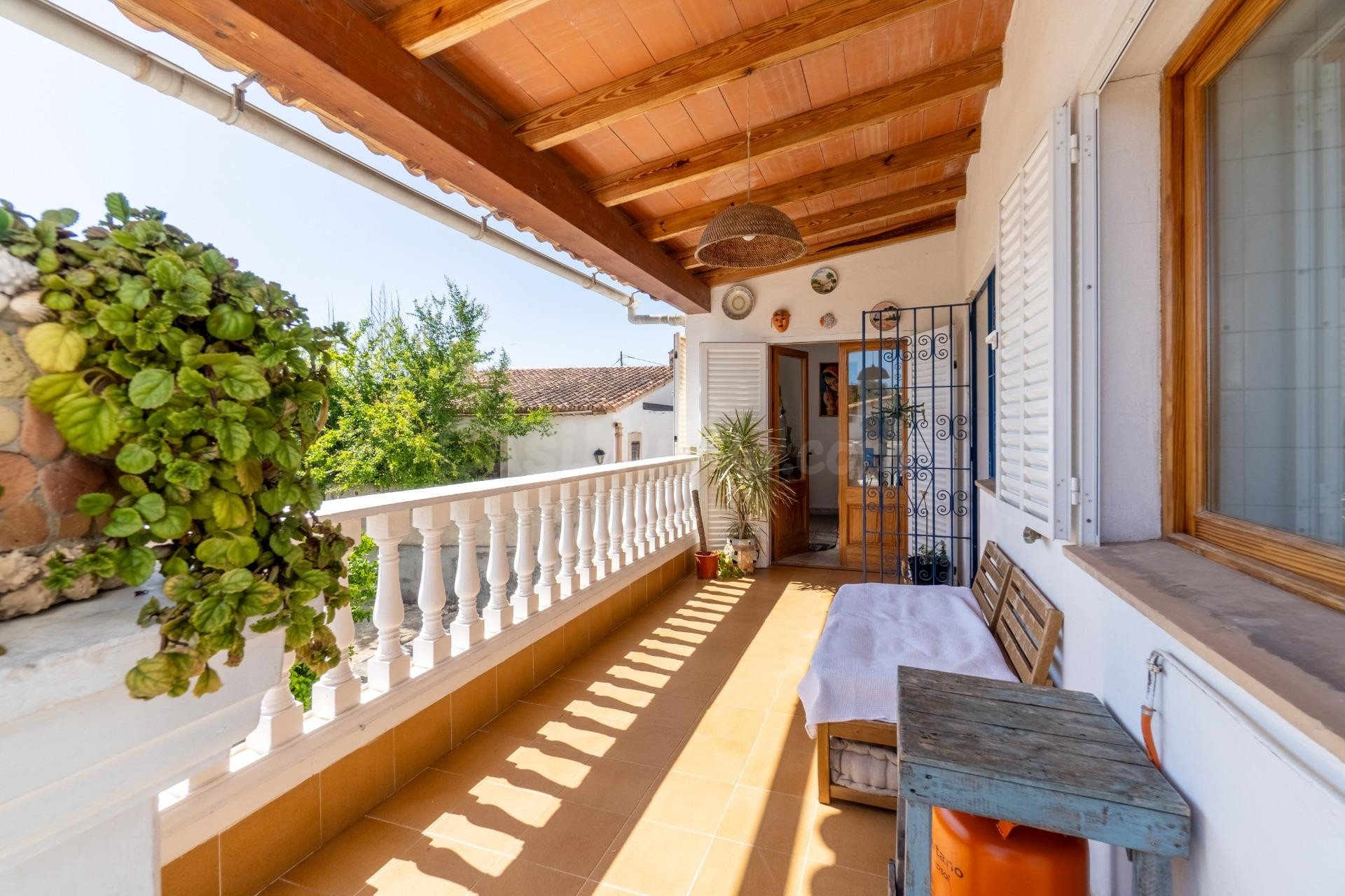 Casa independiente con azotea privada y vistas despejadas en Génova