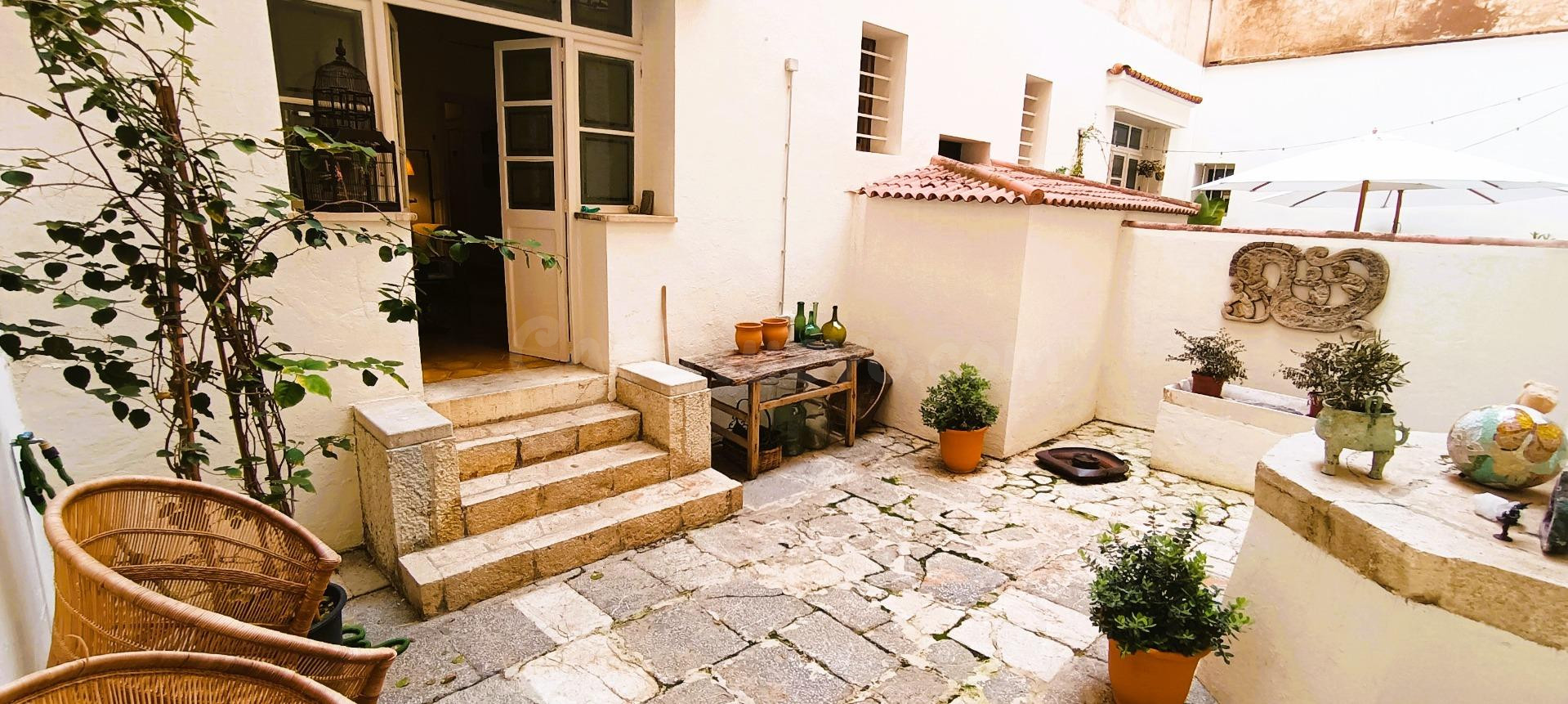 PLANTA BAJA MALLORQUINA CON ENCANTO Y DOS TERRAZAS PRIVADAS EN LA CALATRAVA – PALMA