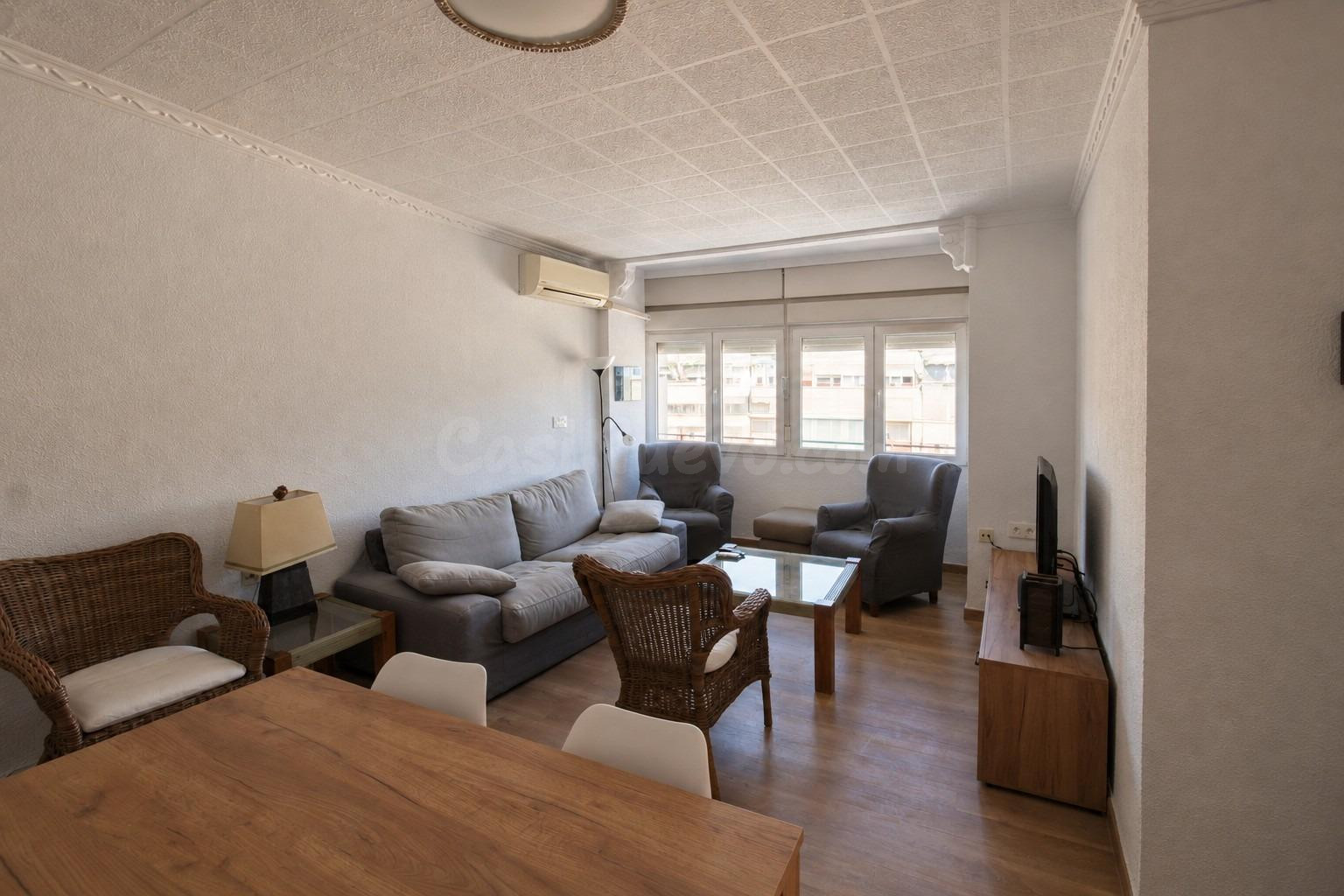 ¡OPORTUNIDAD! Piso reformado con terraza y 3 dormitorios  en Zaidín