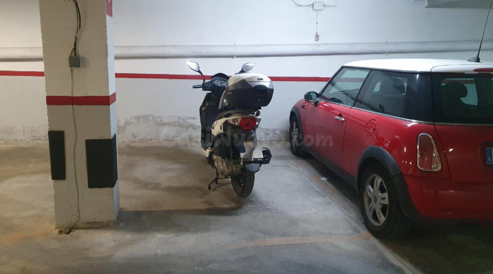 SE ALQUILA PLAZA DE PK  PARA MOTO o COCHE PEQUEÑO 40,00€ AL MES EN CAPELLADES