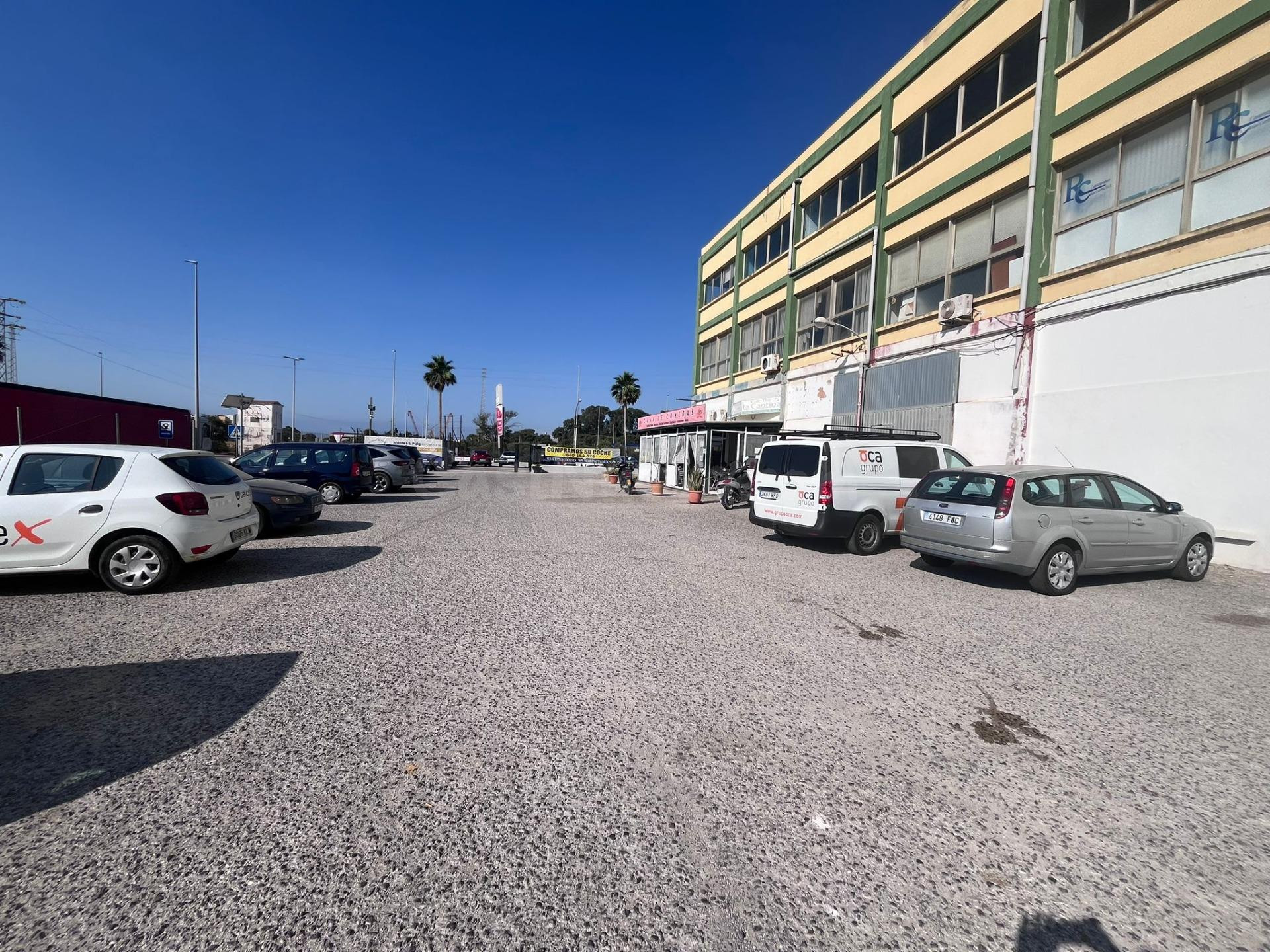 **Local comercial en alquiler en el Polígono Industrial Incosur**