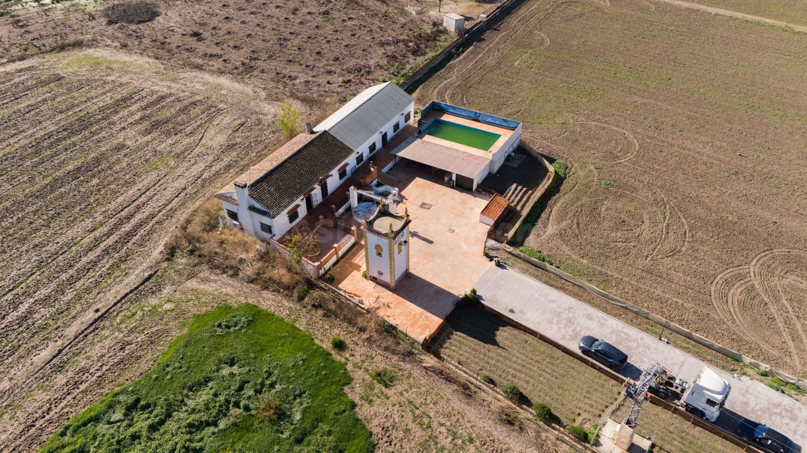 Cortijo grande más finca de 27000 metros
