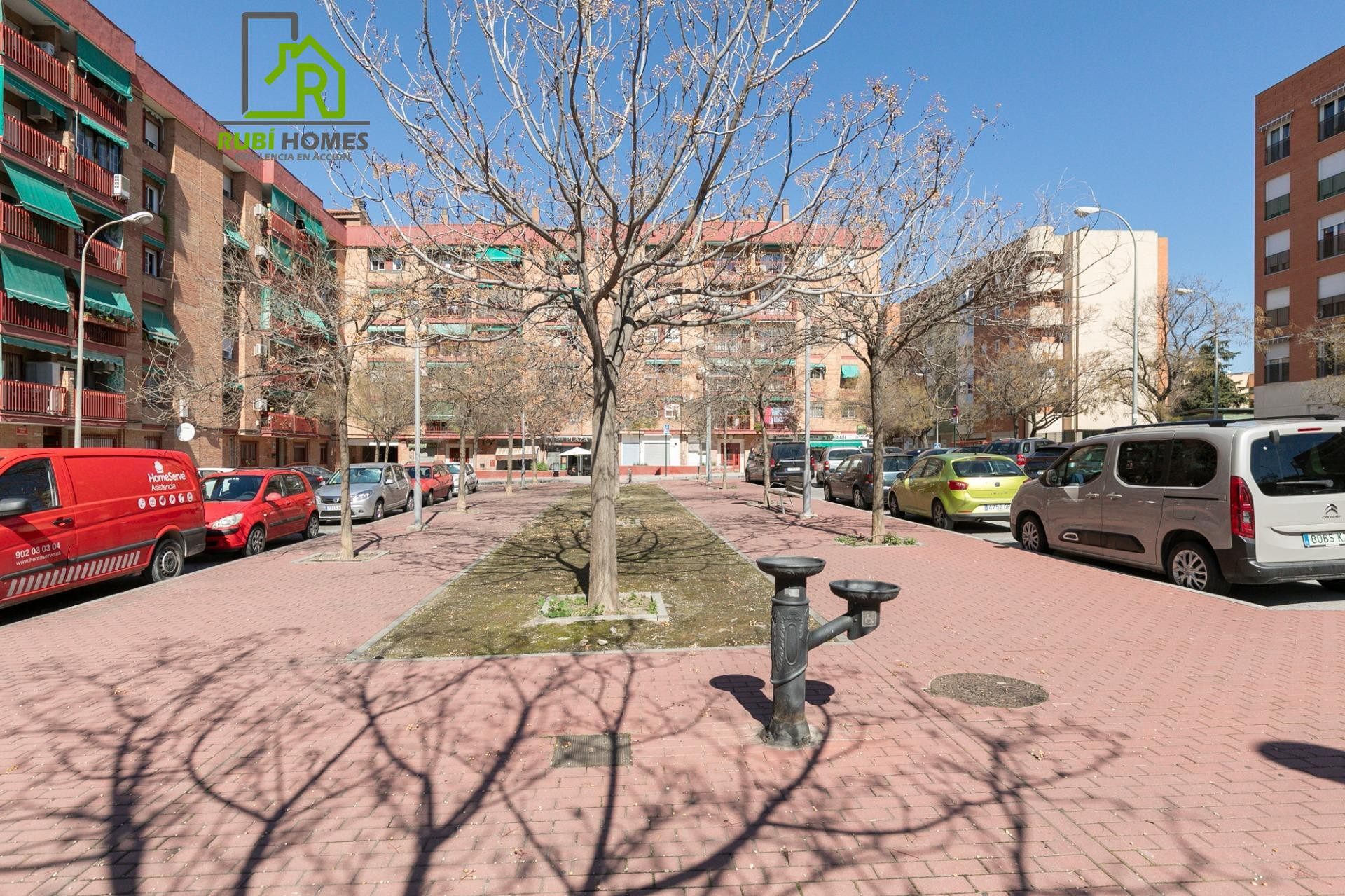 Piso con terraza y patio en Granada