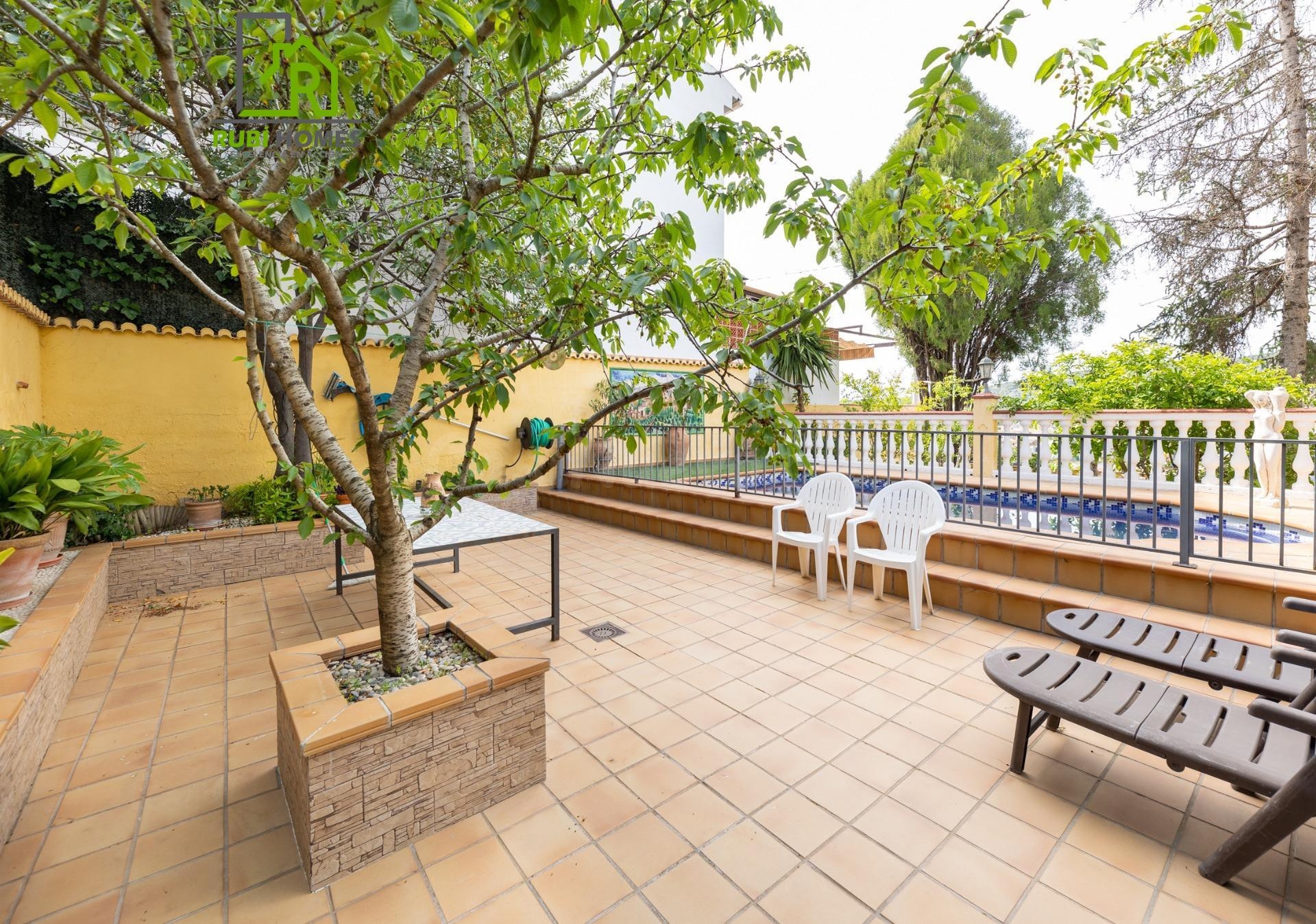 Espectacular chalet independiente con piscina en Alfacar