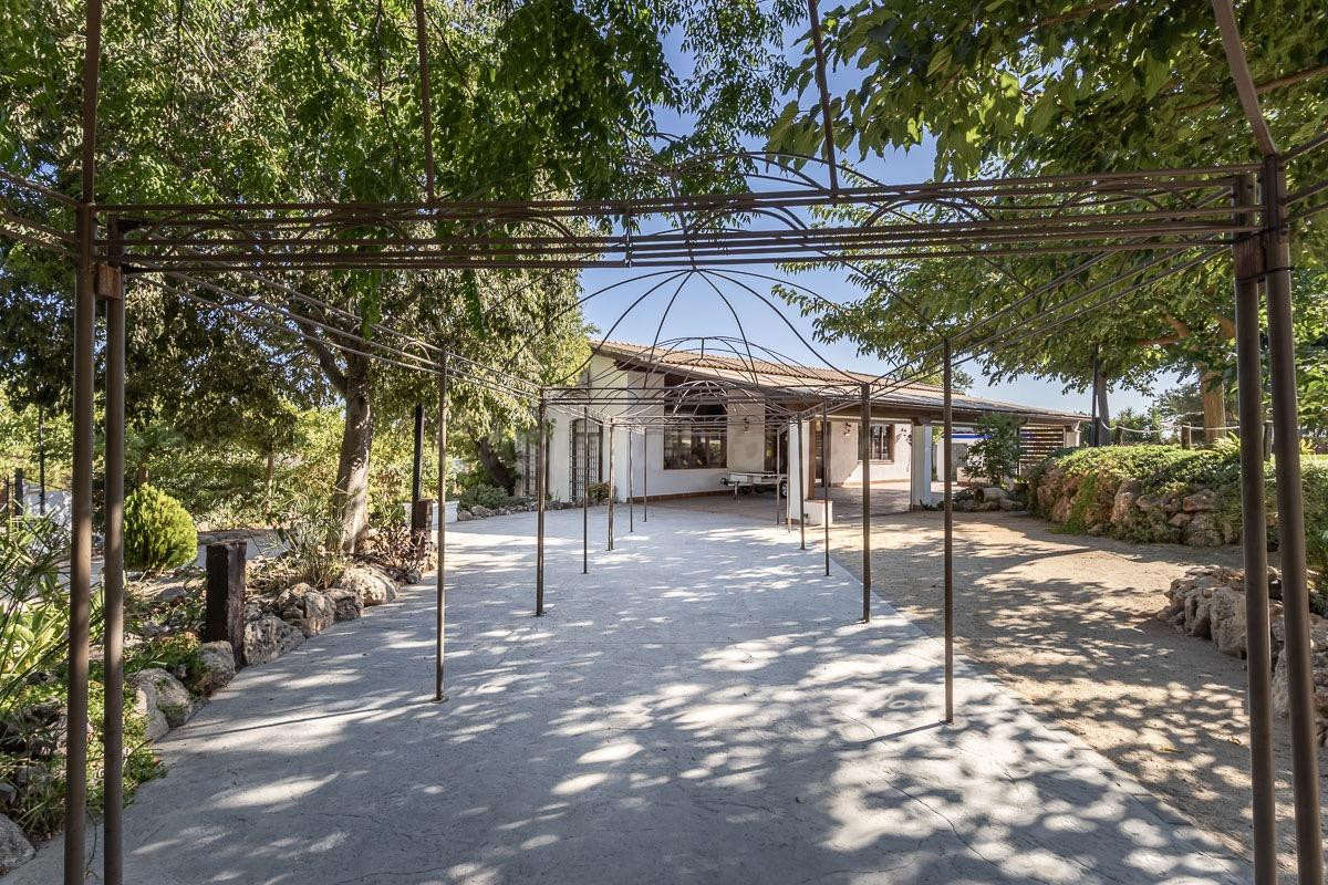**NEGOCIO CONSOLIDADO DE EVENTOS Y ALOJAMIENTO TURÍSTICO EN UNA ESPECTACULAR FINCA ANDALUZA CERCA DE GRANADA**