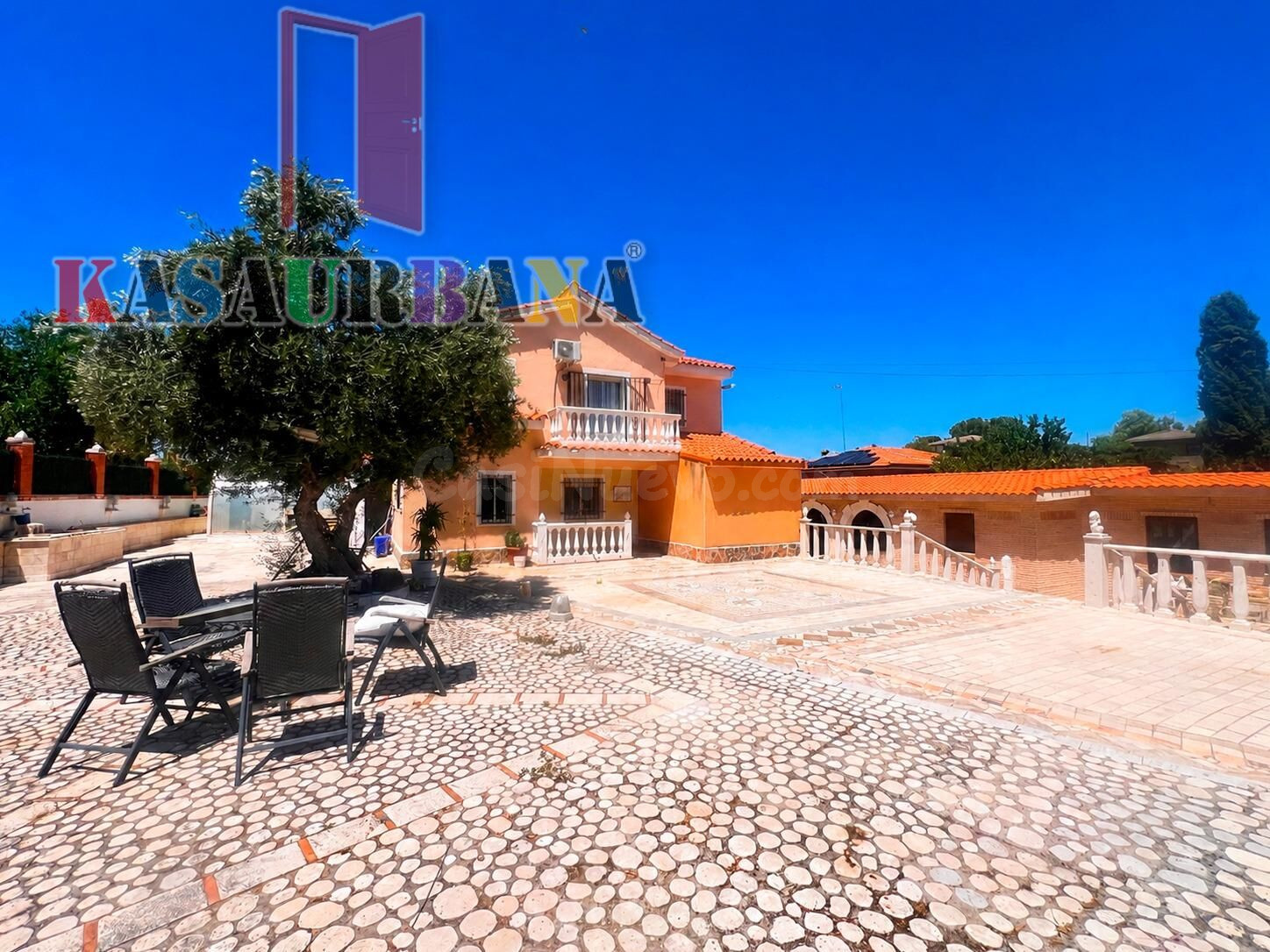 KASAURBANA ofrece en VENTA VILLA DE LUJO EN COLMENAR DE OREJ - foto 2