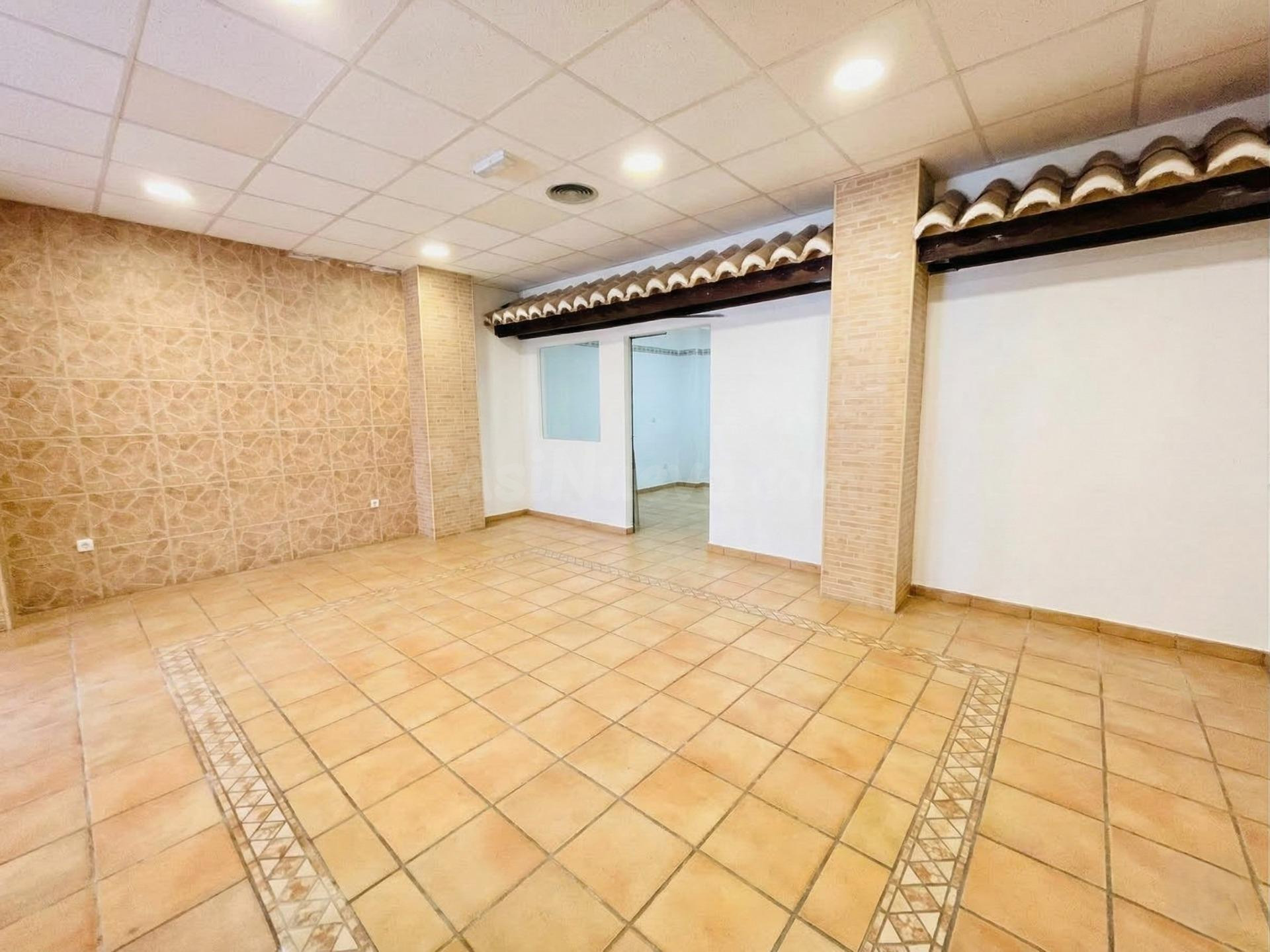 SE VENDE LOCAL COMERCIAL !!INMEJORABLE UBICACIÓN!!